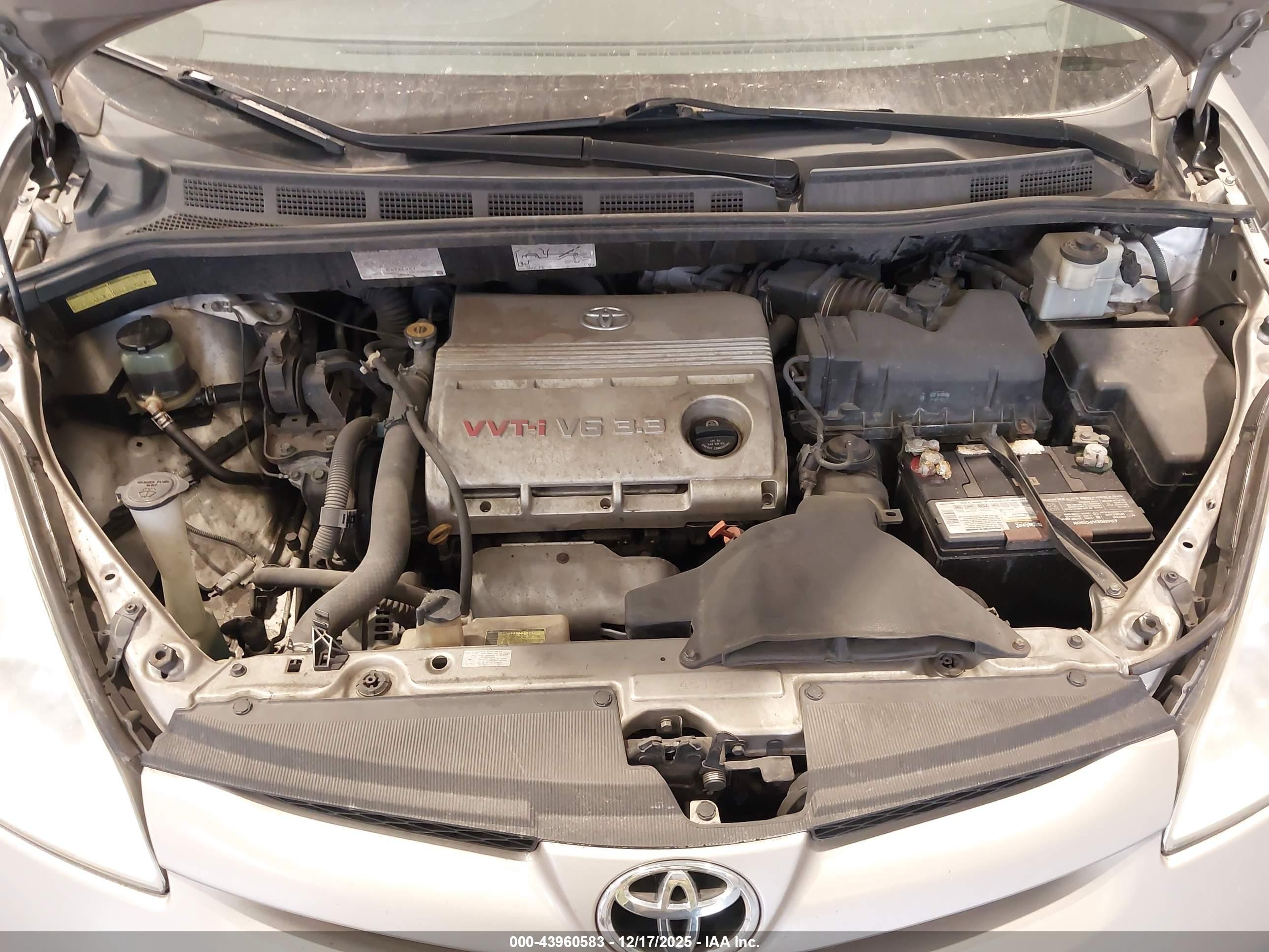 TOYOTA SIENNA image 10