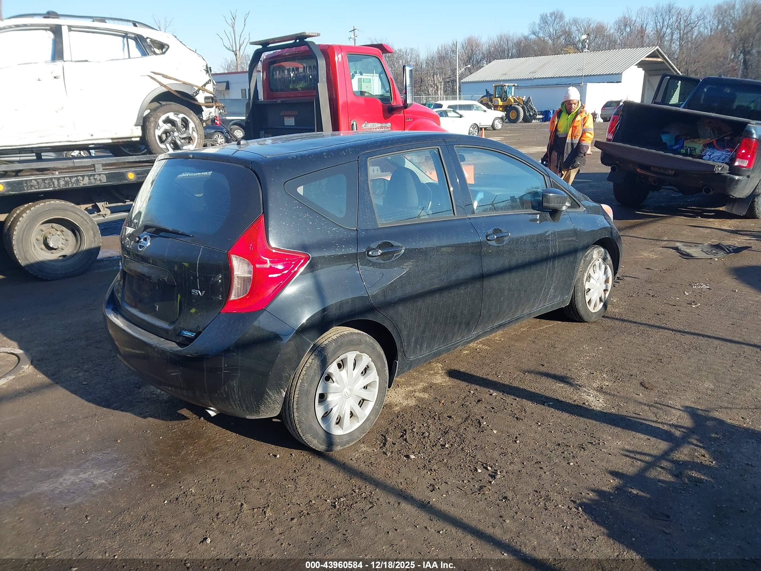 NISSAN VERSA image 4