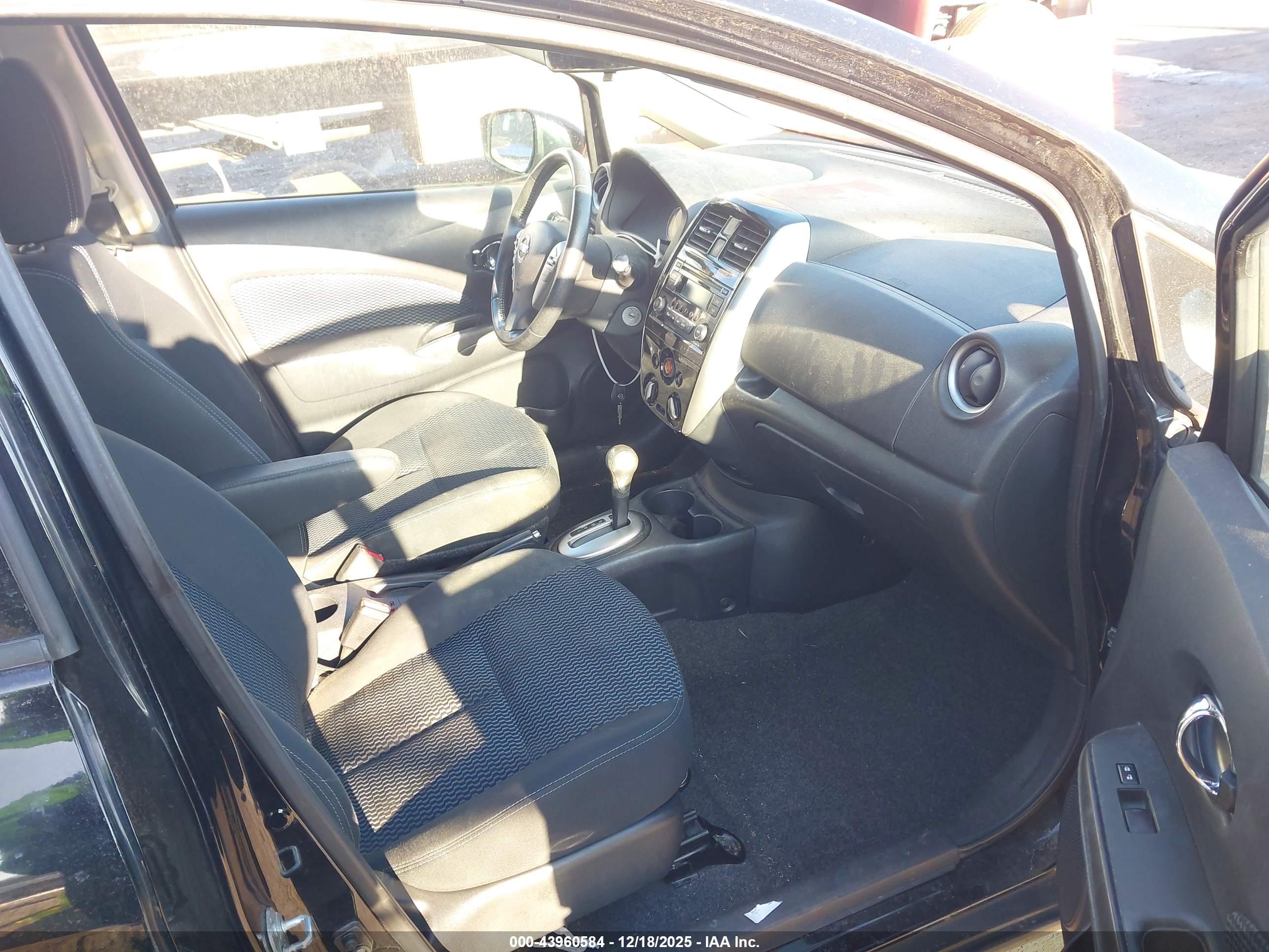 NISSAN VERSA image 5