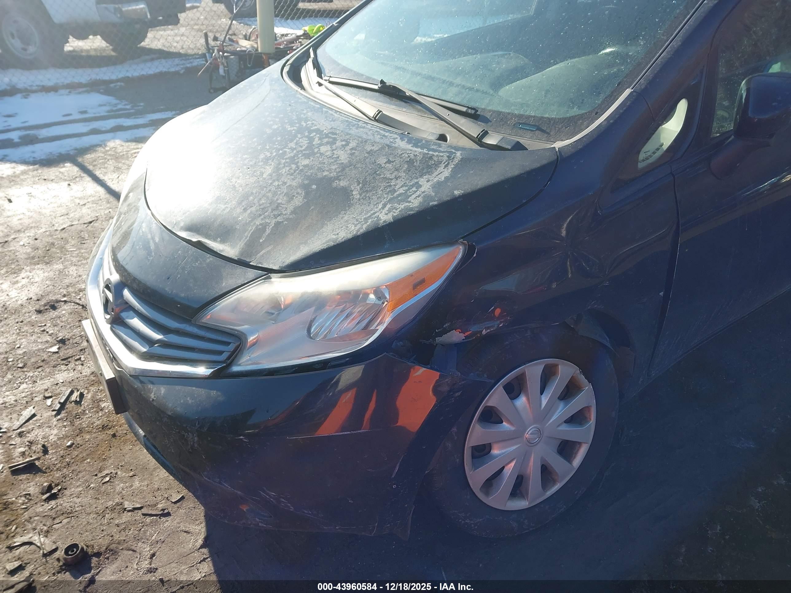 NISSAN VERSA image 6