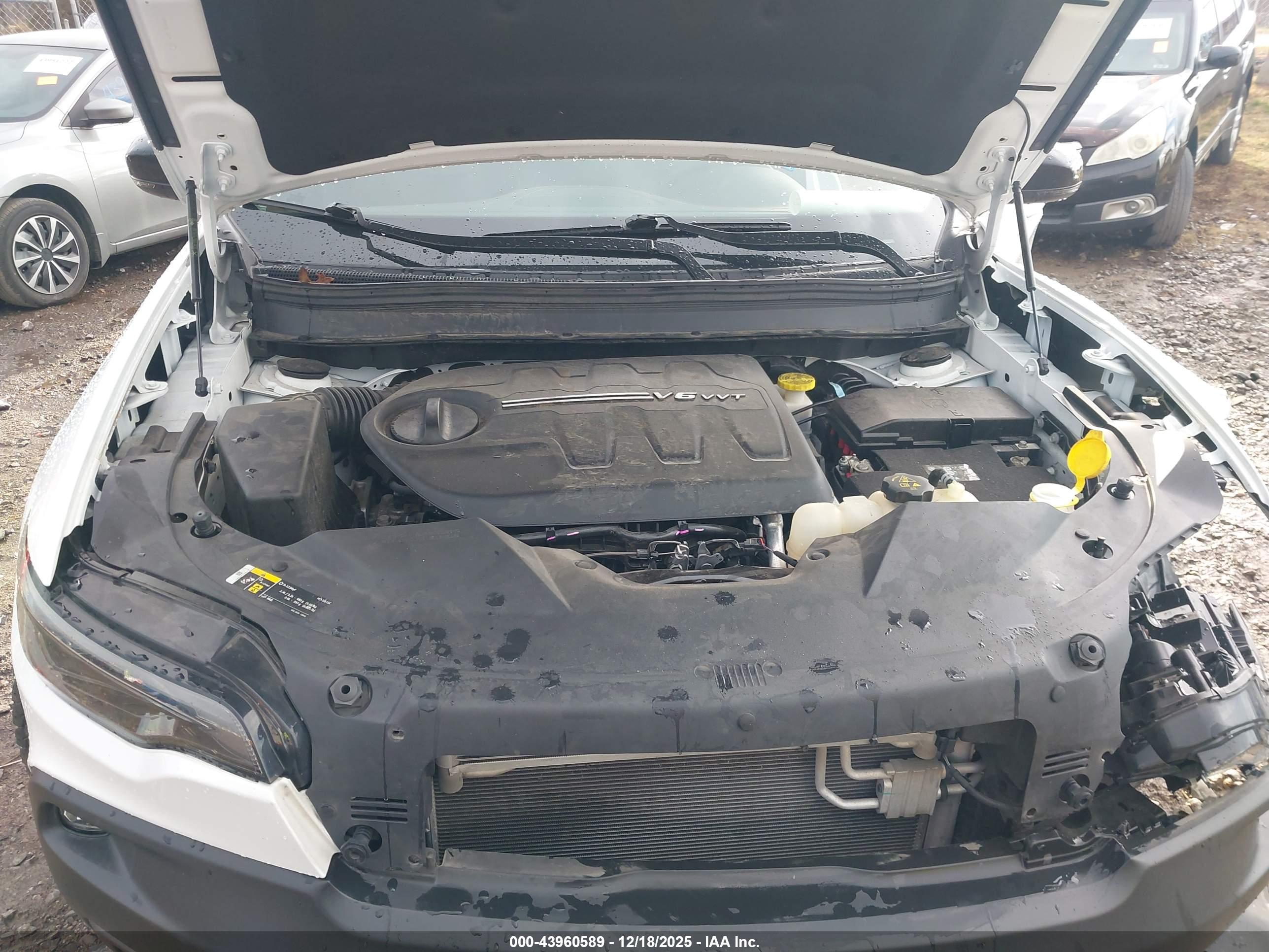 JEEP CHEROKEE image 10
