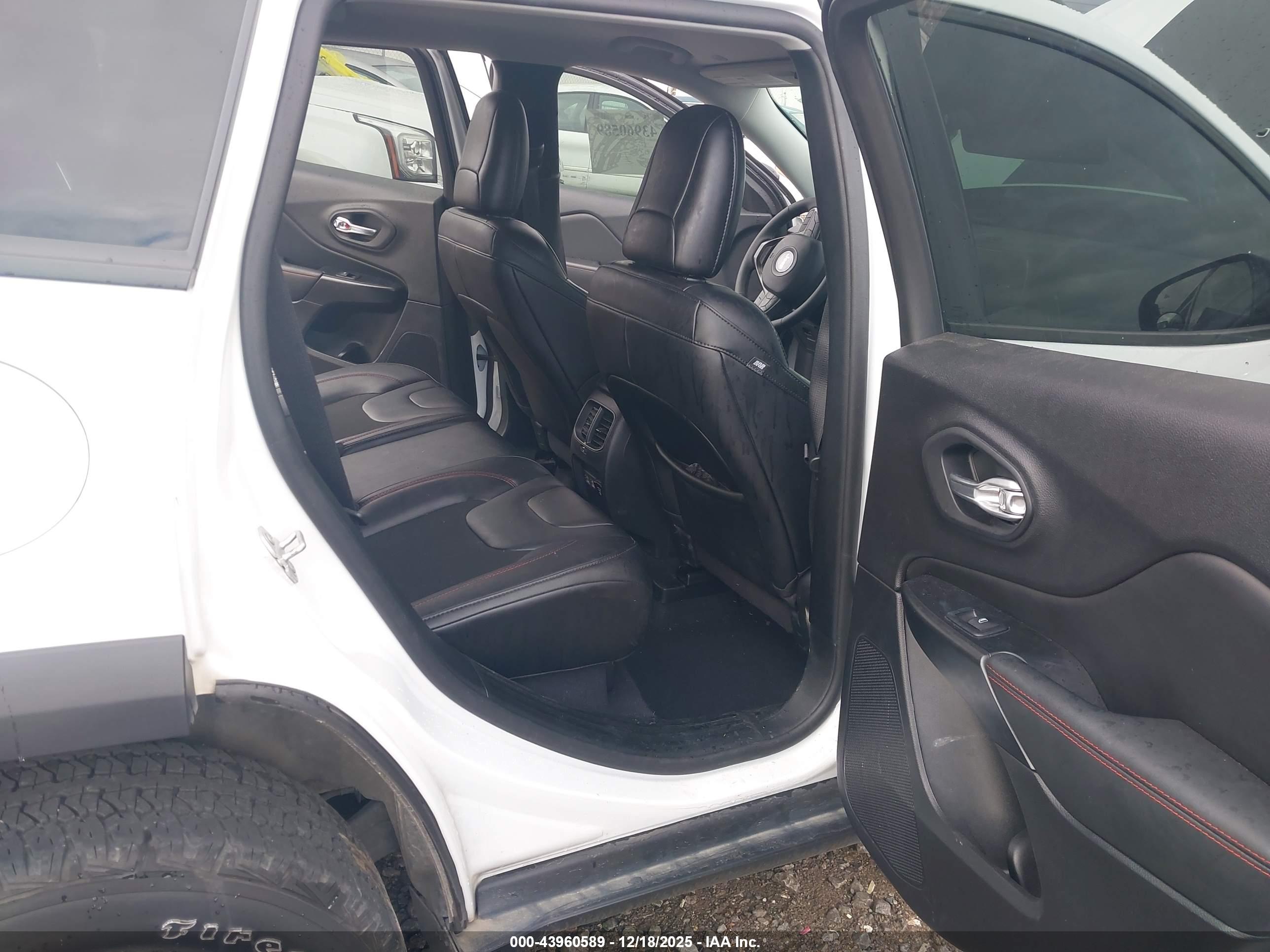 JEEP CHEROKEE image 8