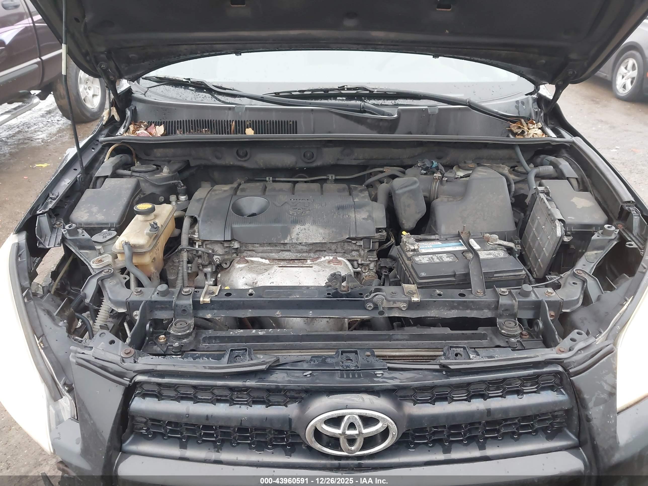 TOYOTA RAV4 image 10
