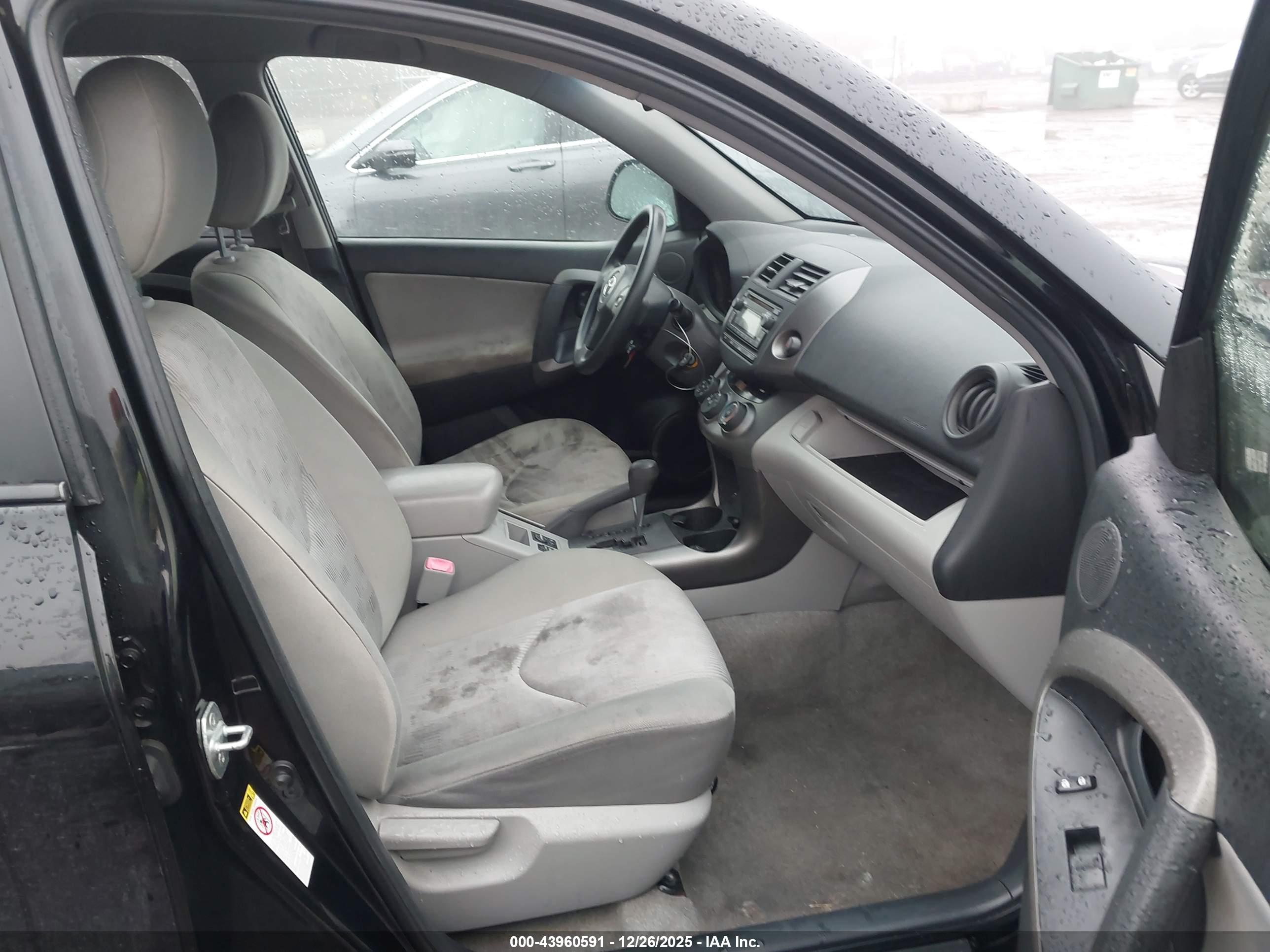 TOYOTA RAV4 image 5
