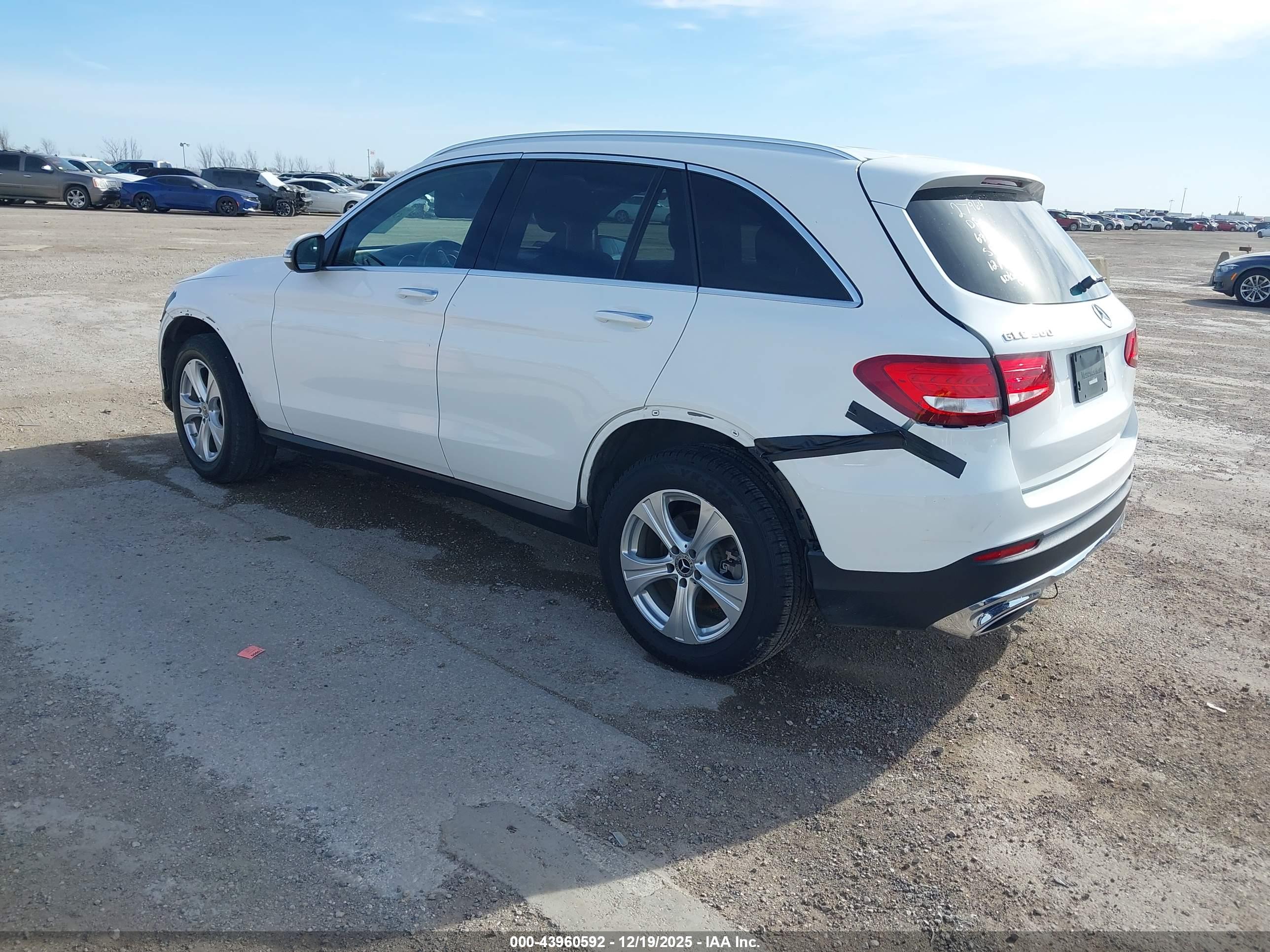 MERCEDES-BENZ GLC image 3