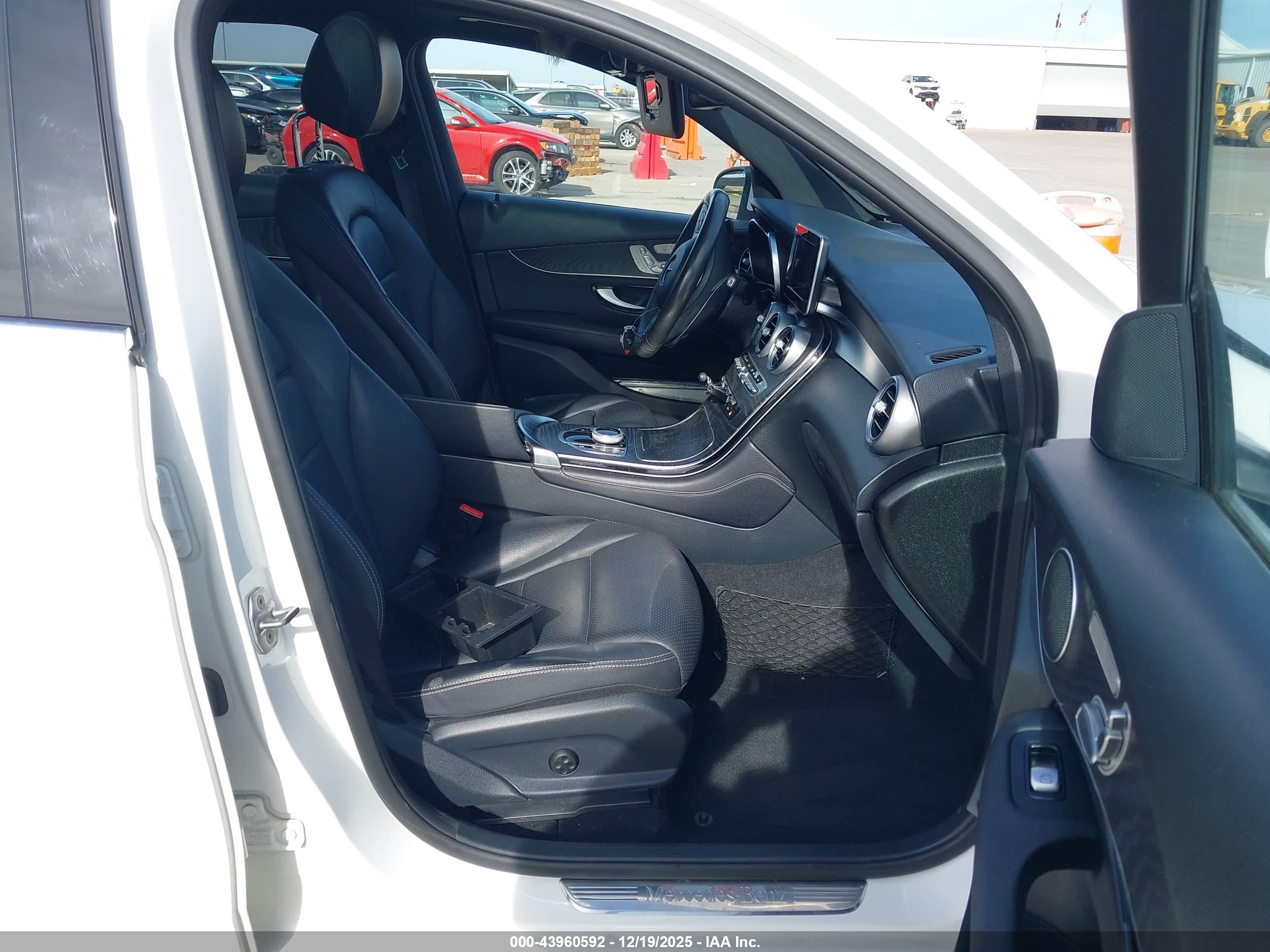 MERCEDES-BENZ GLC image 5