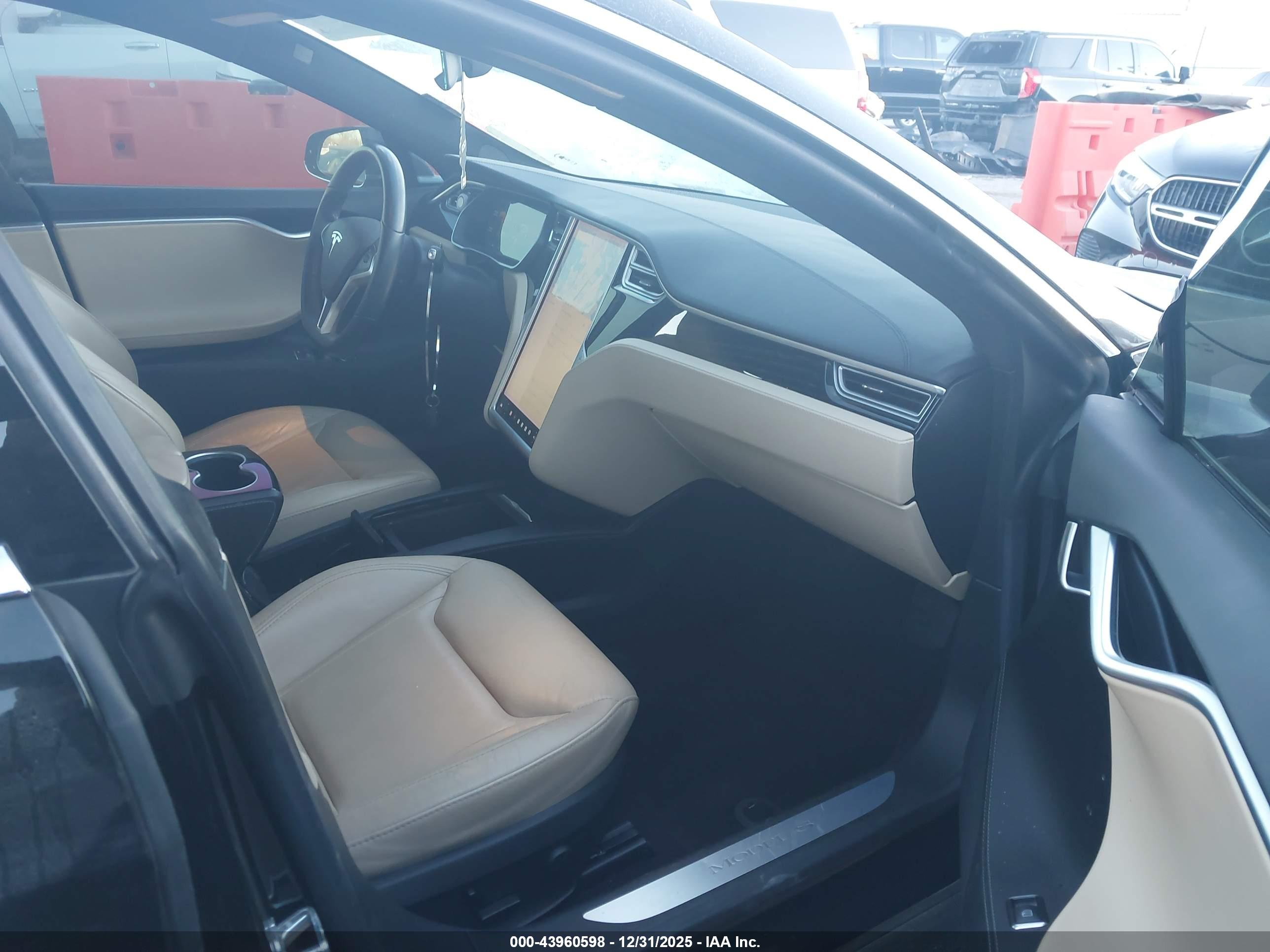 TESLA MODEL image 5