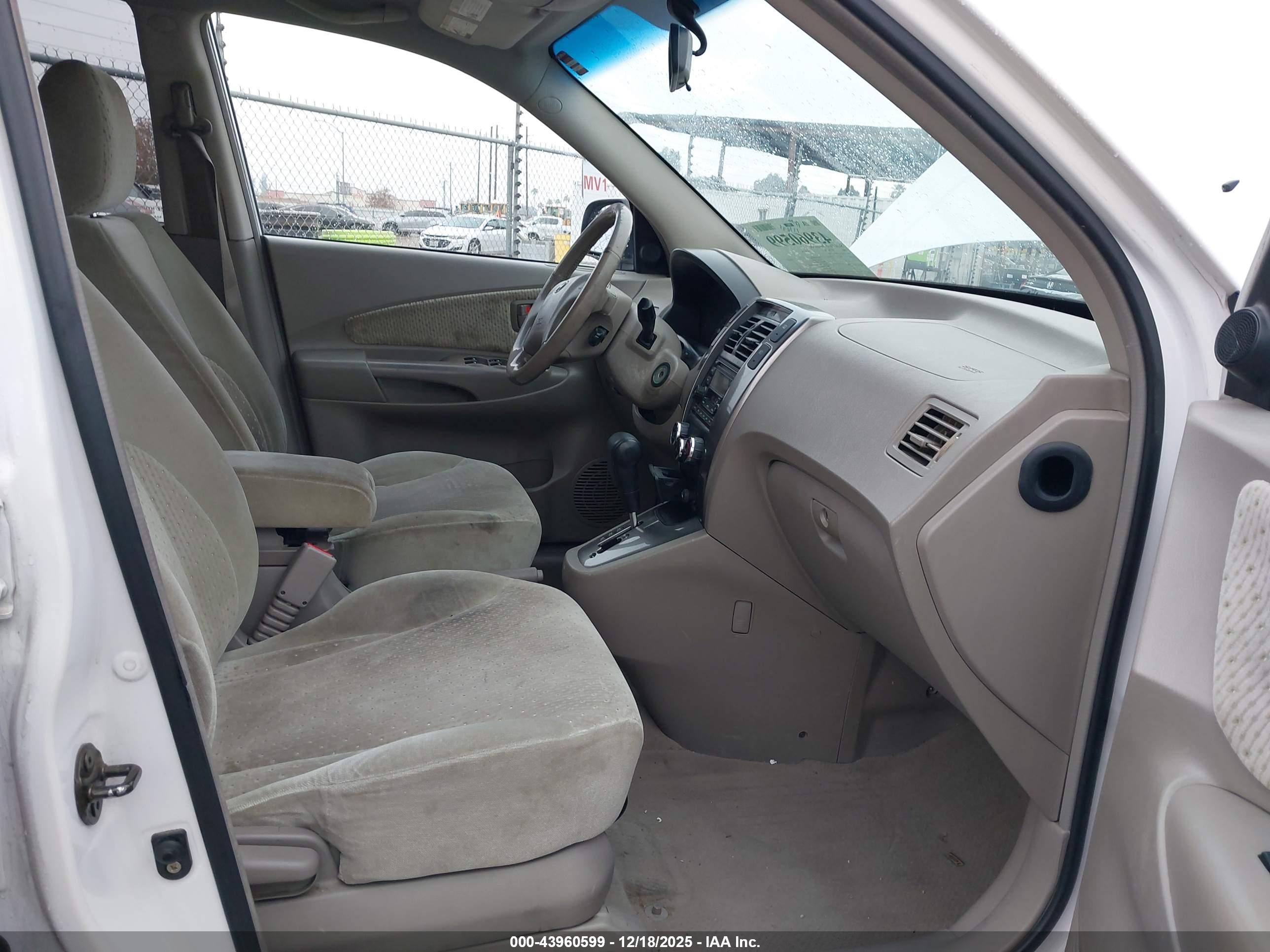 HYUNDAI TUCSON image 5