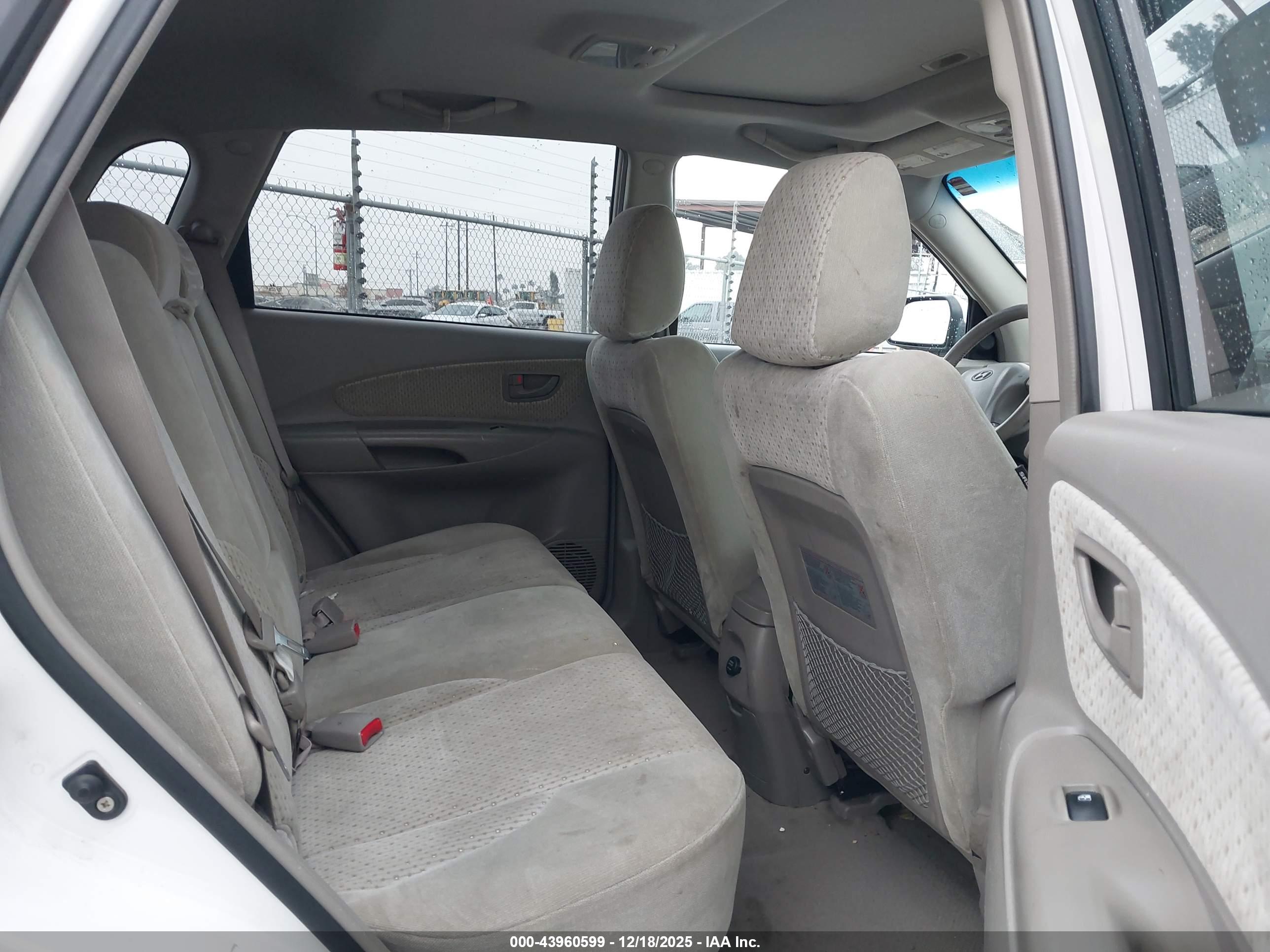 HYUNDAI TUCSON image 8