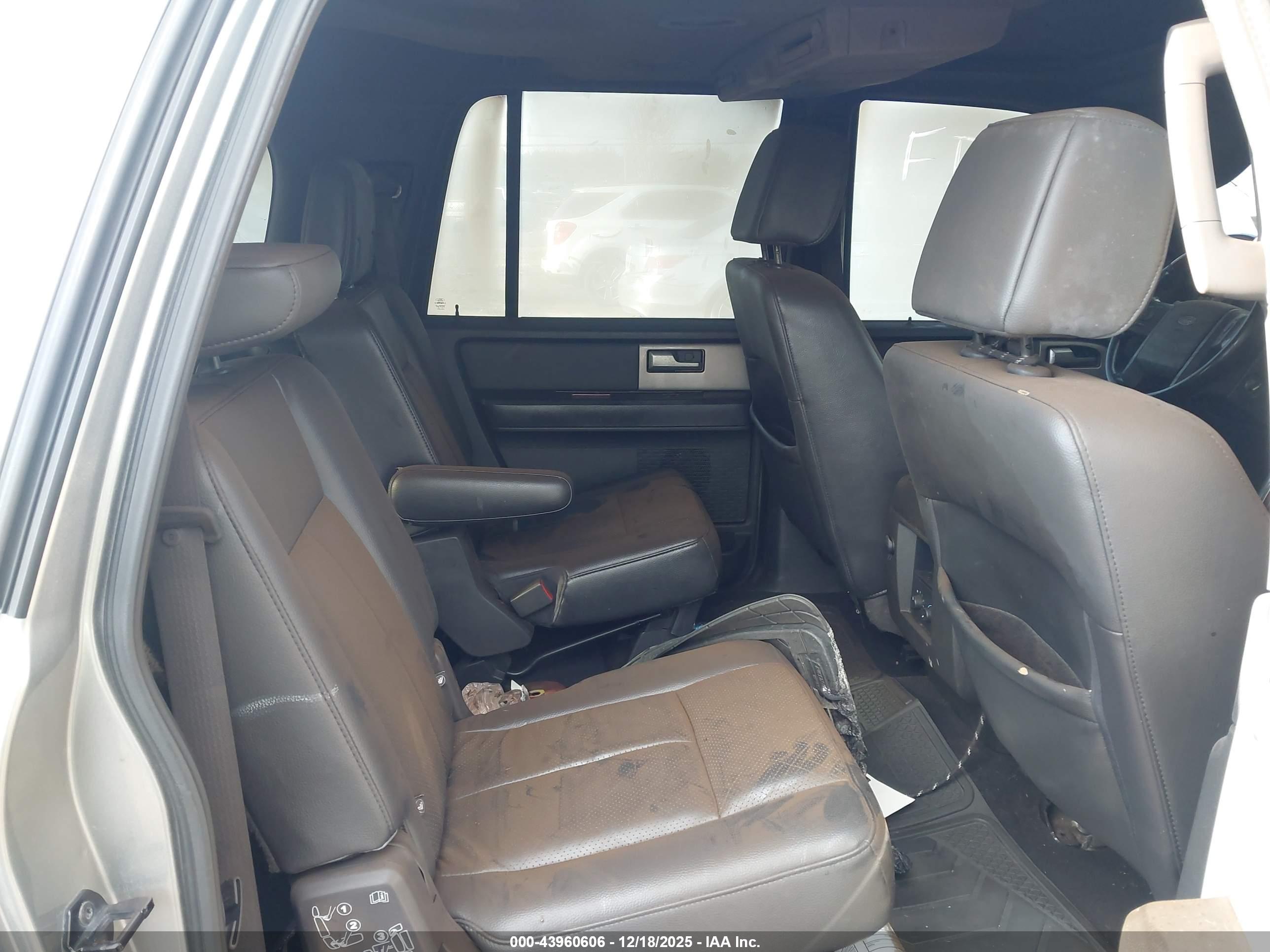 FORD EXPEDITION image 8