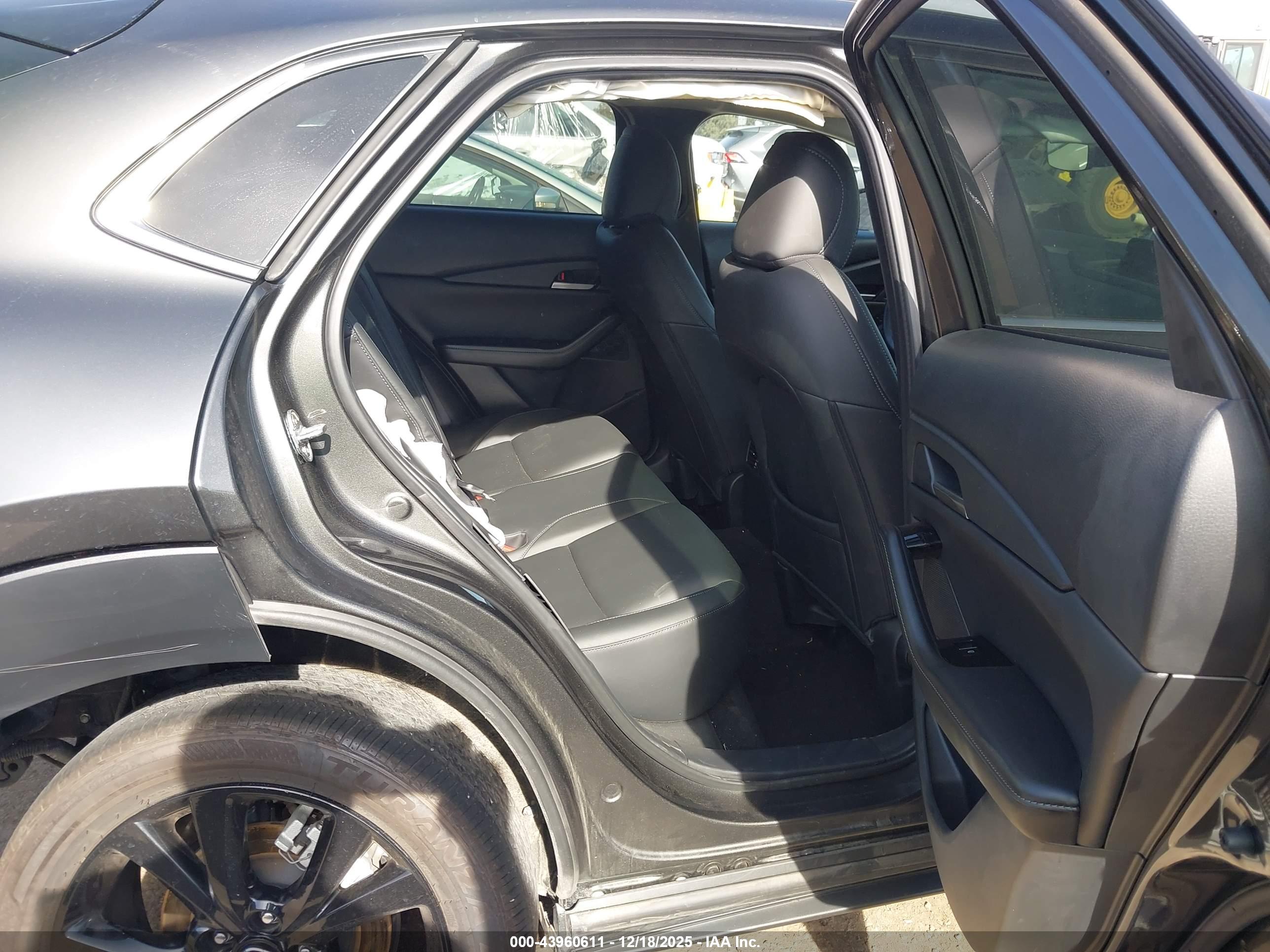 MAZDA CX-30 image 8