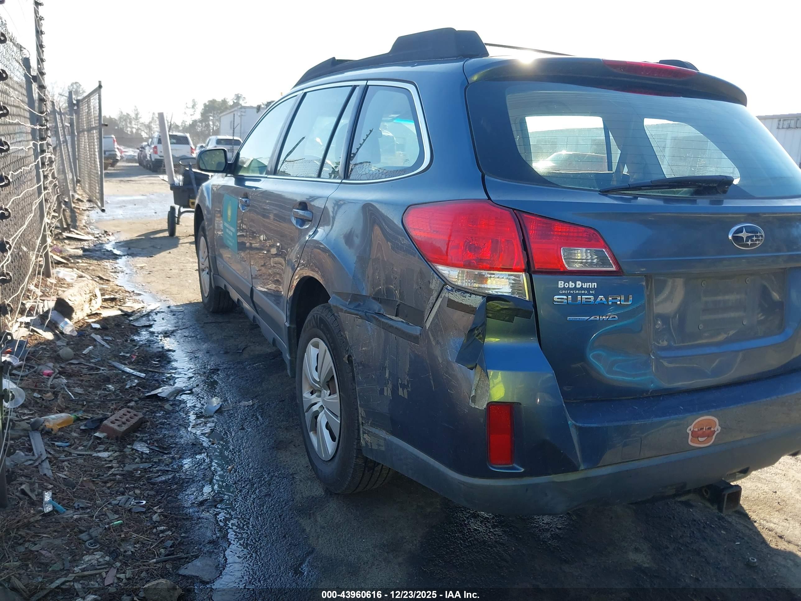 SUBARU OUTBACK image 3