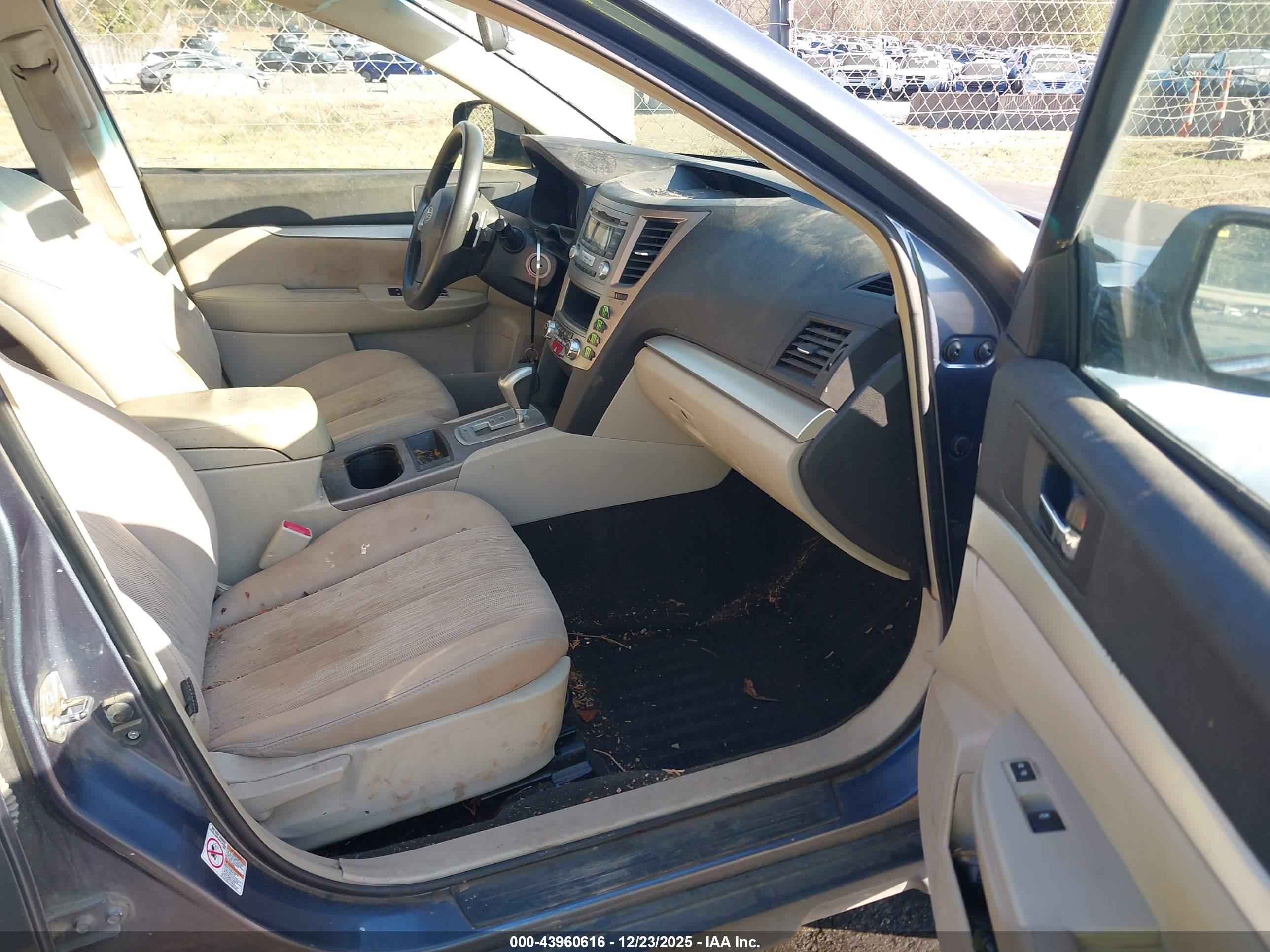 SUBARU OUTBACK image 5
