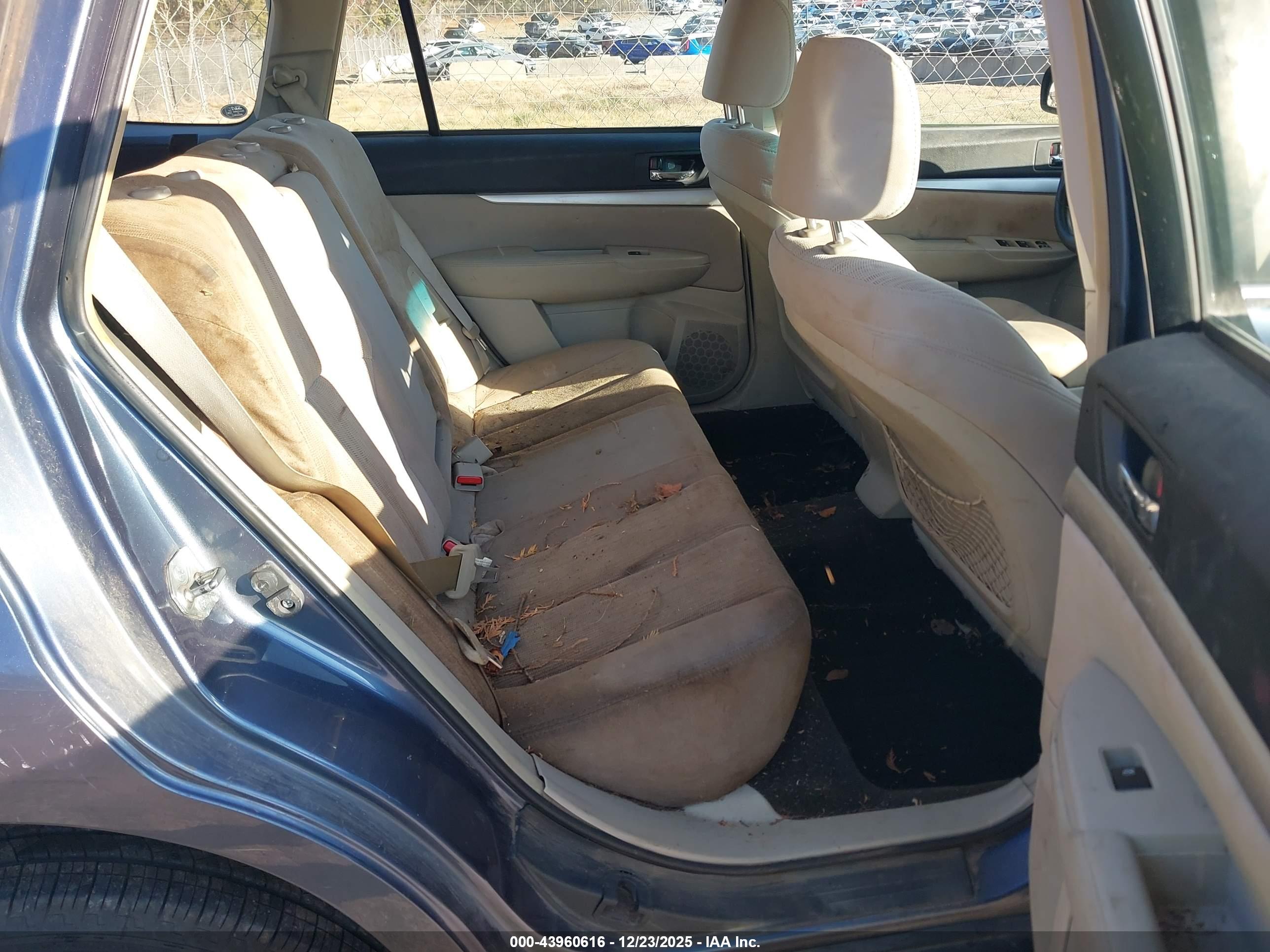 SUBARU OUTBACK image 8