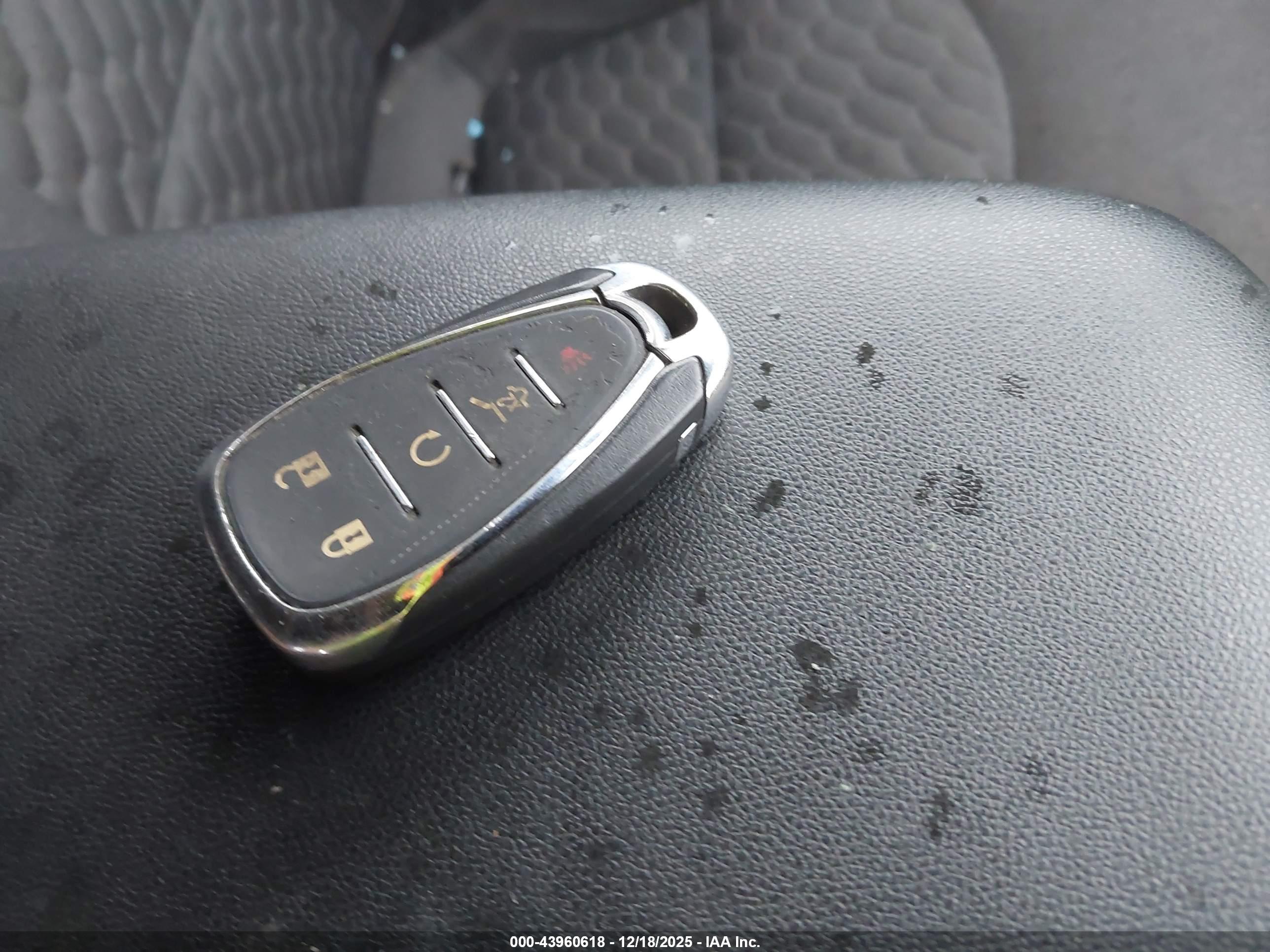 CHEVROLET EQUINOX image 11