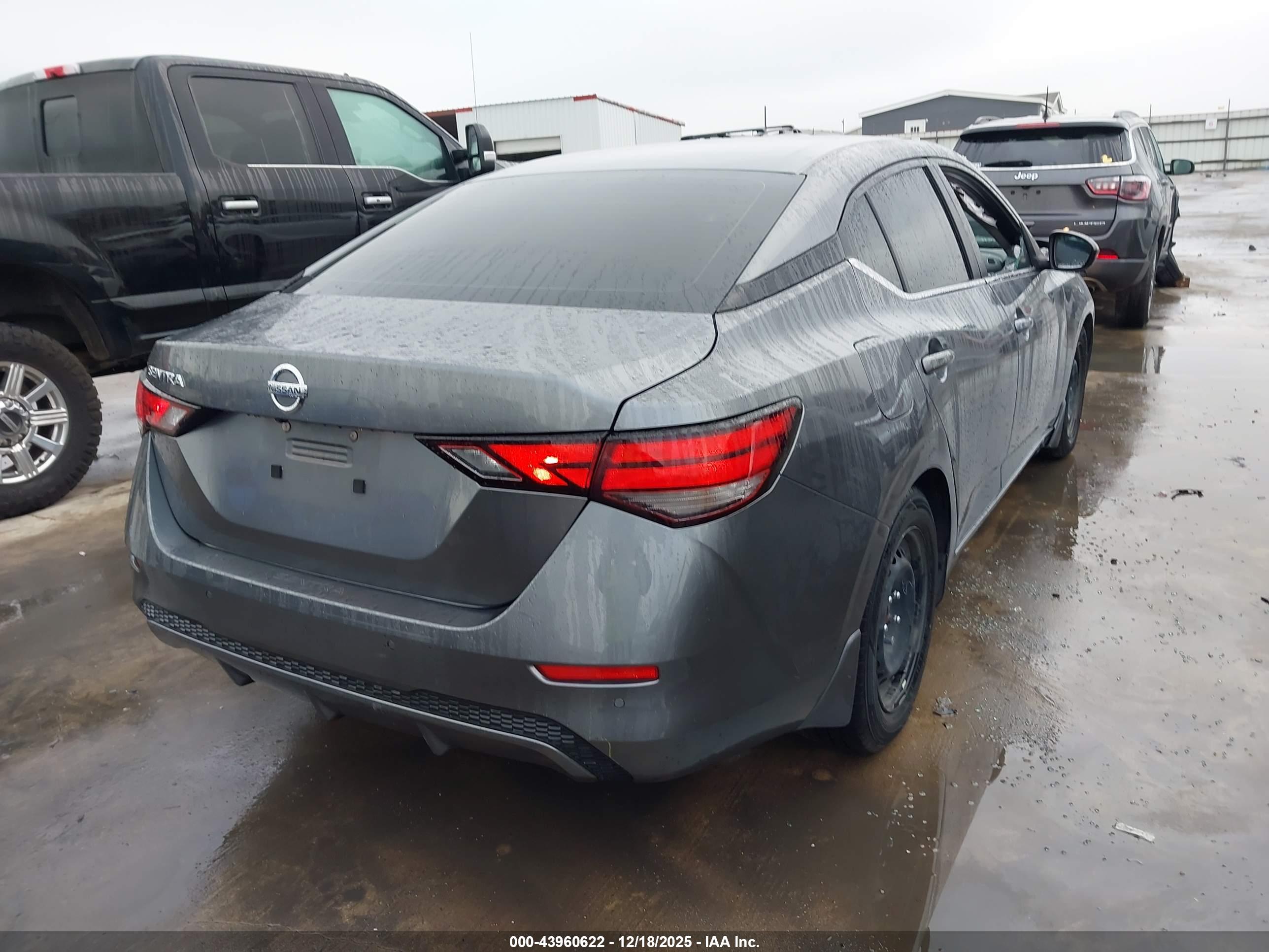 NISSAN SENTRA image 4