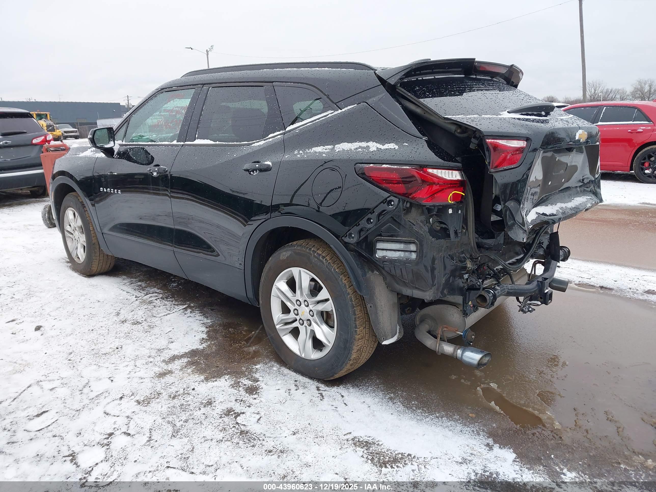 CHEVROLET BLAZER image 3