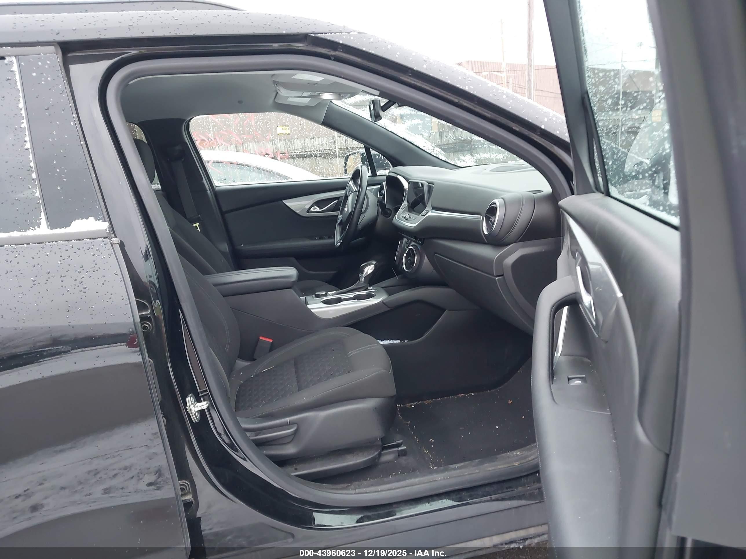 CHEVROLET BLAZER image 5