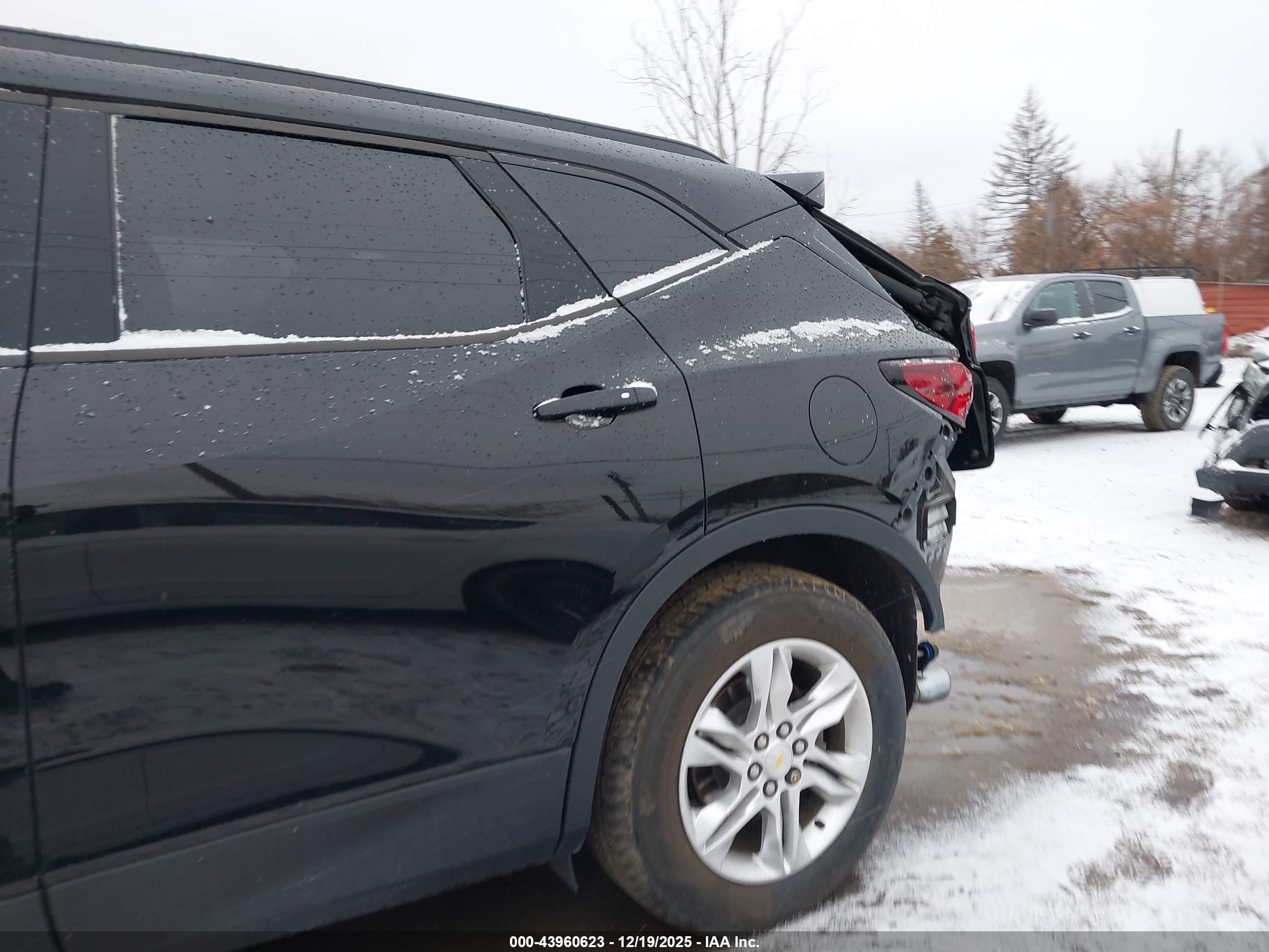 CHEVROLET BLAZER image 6