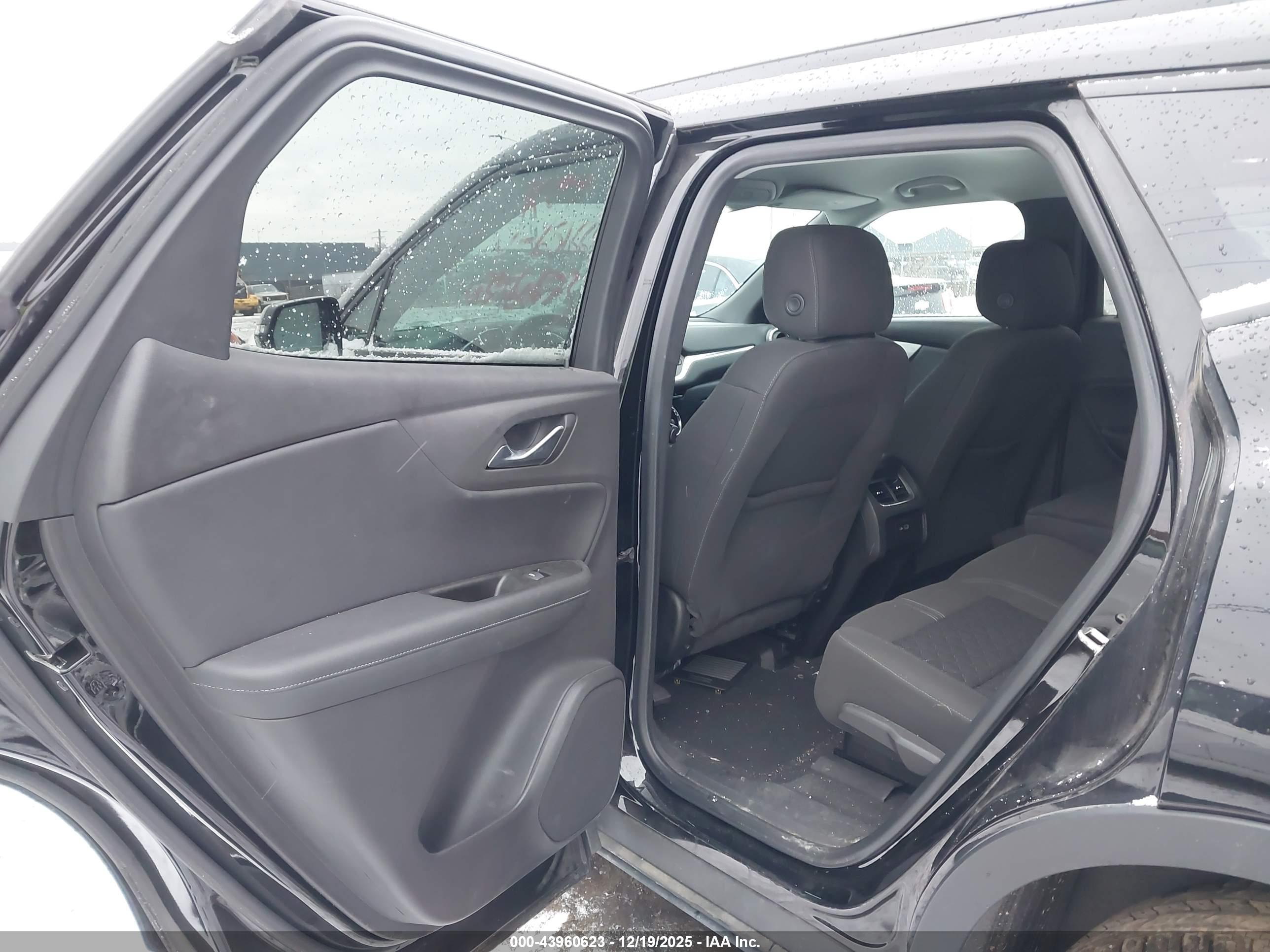 CHEVROLET BLAZER image 8