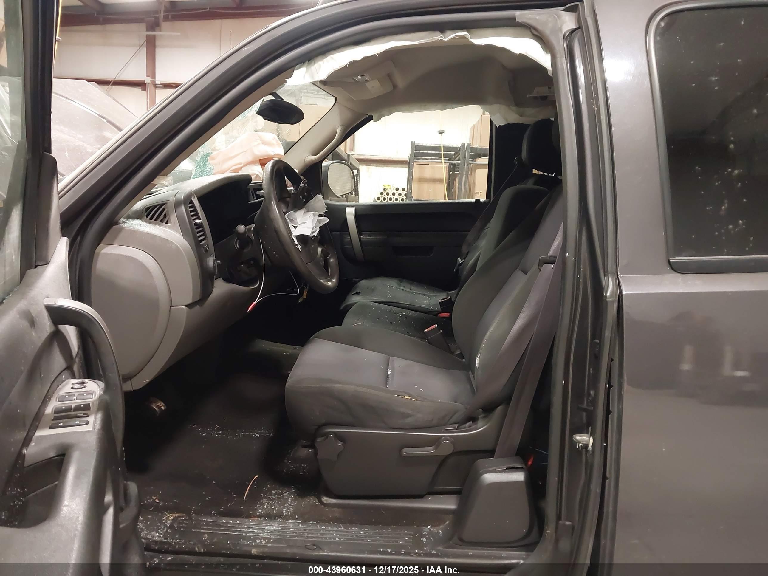 CHEVROLET SILVERADO image 5