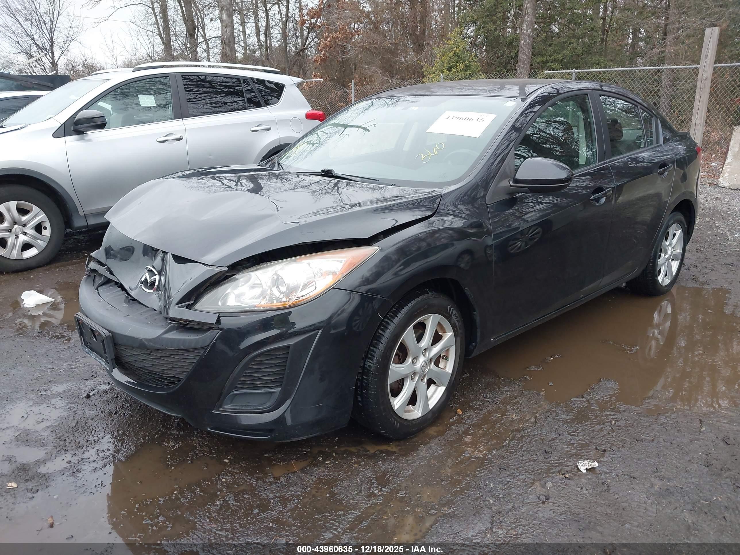 MAZDA MAZDA3 image 2