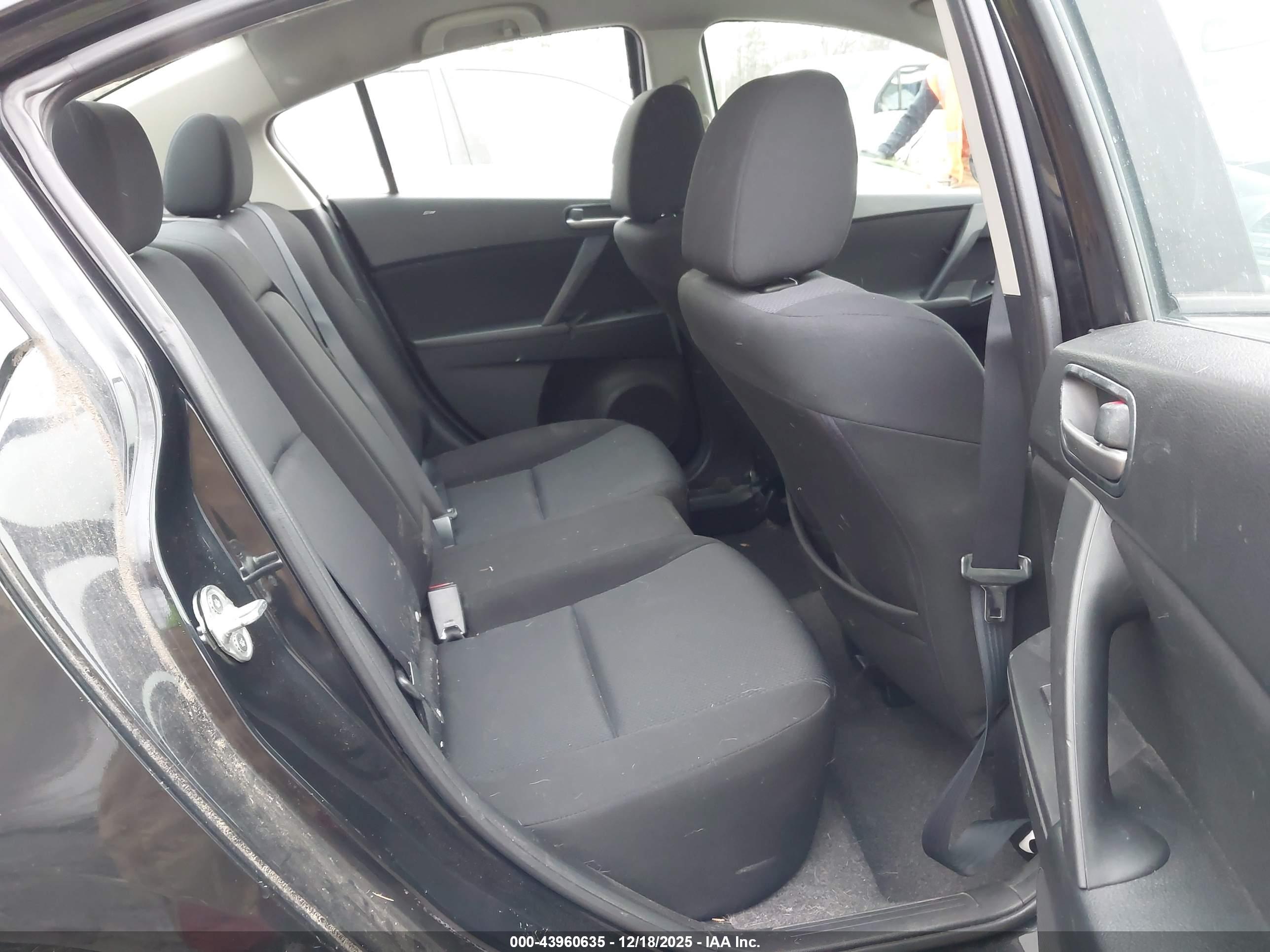 MAZDA MAZDA3 image 8