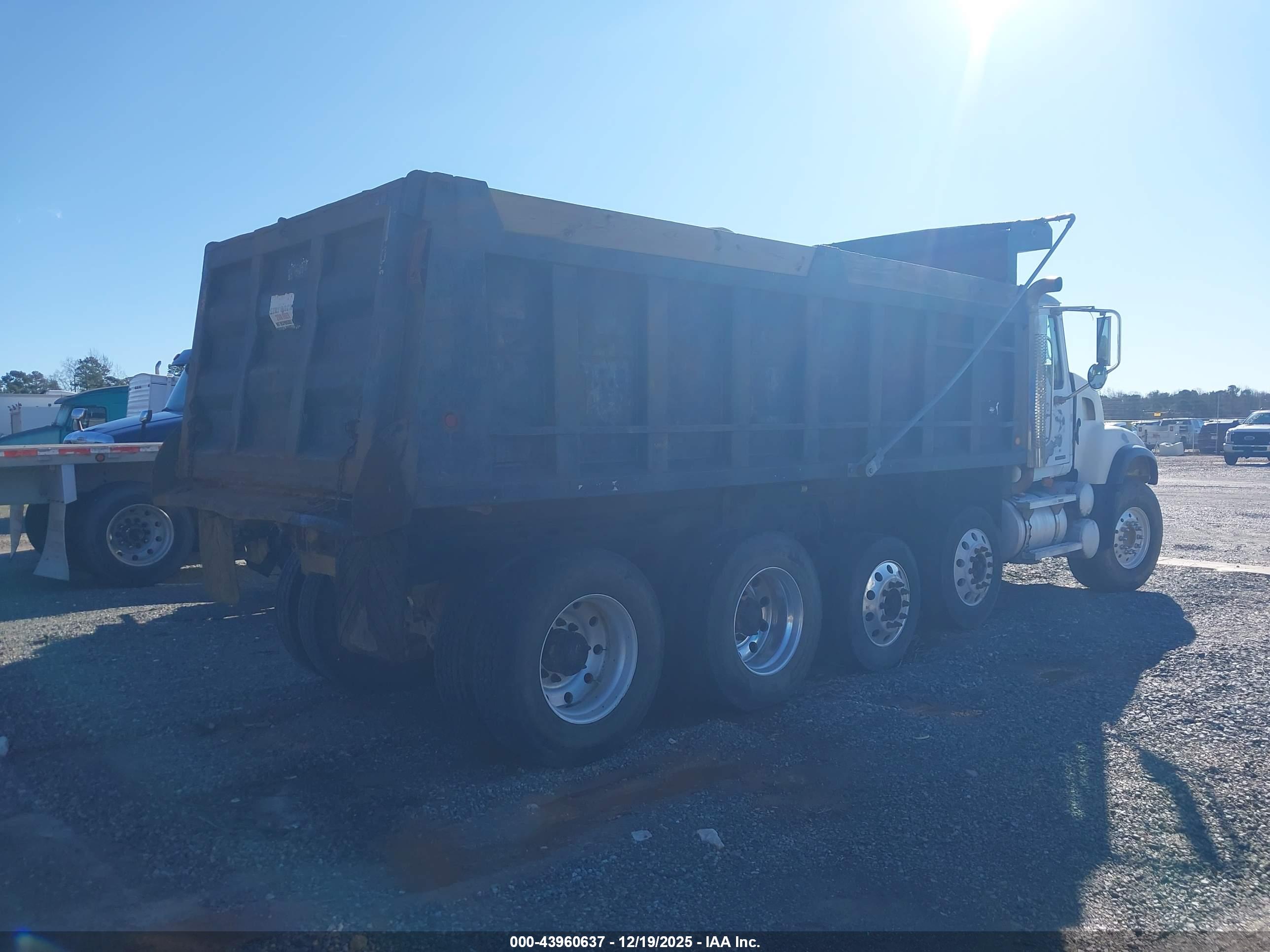 MACK 700 image 4