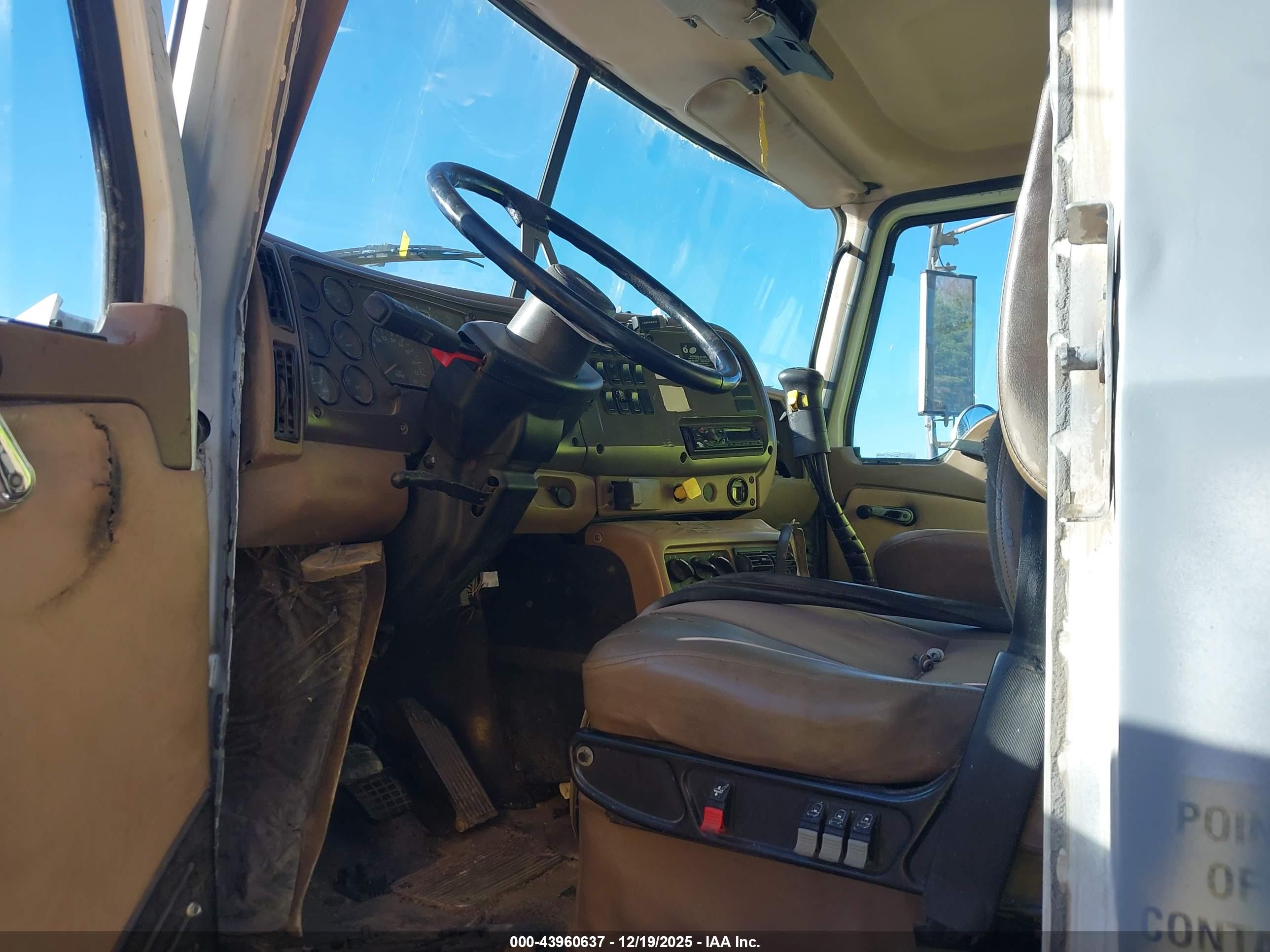 MACK 700 image 8