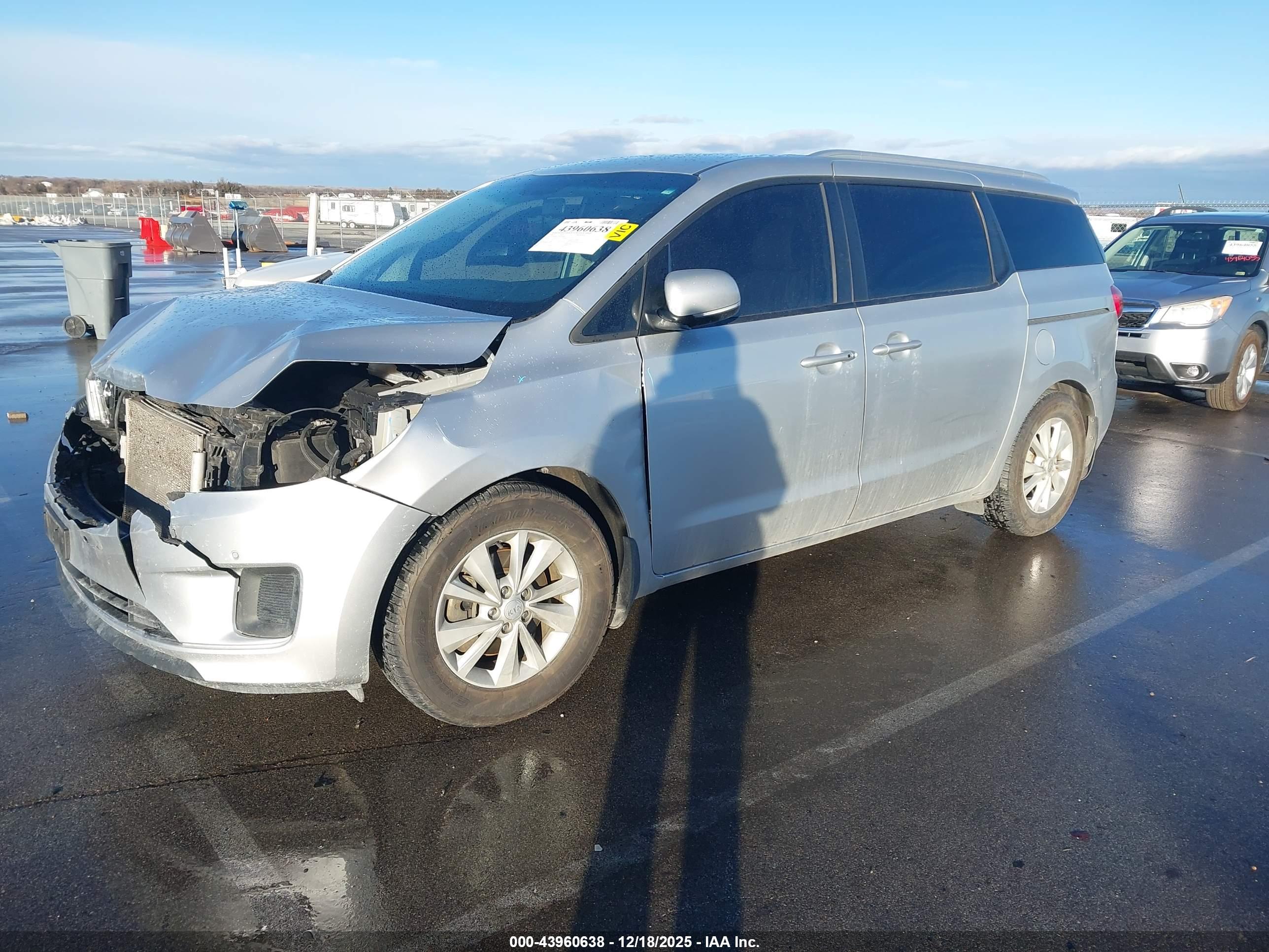 KIA SEDONA image 2
