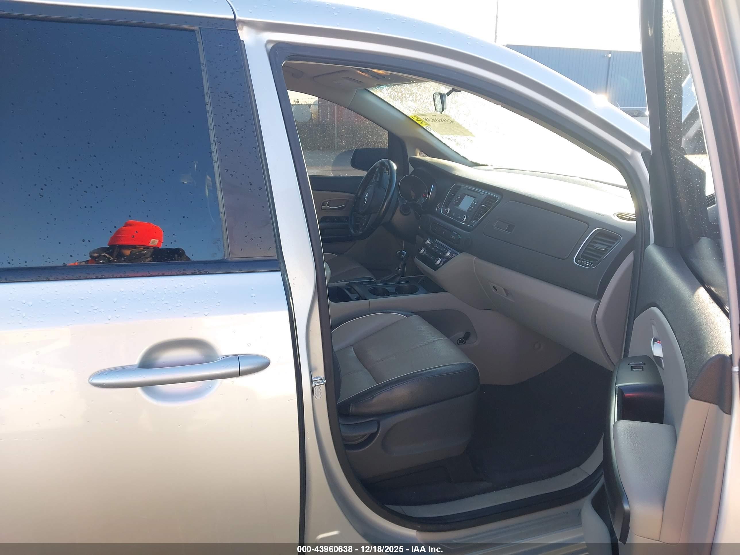 KIA SEDONA image 5