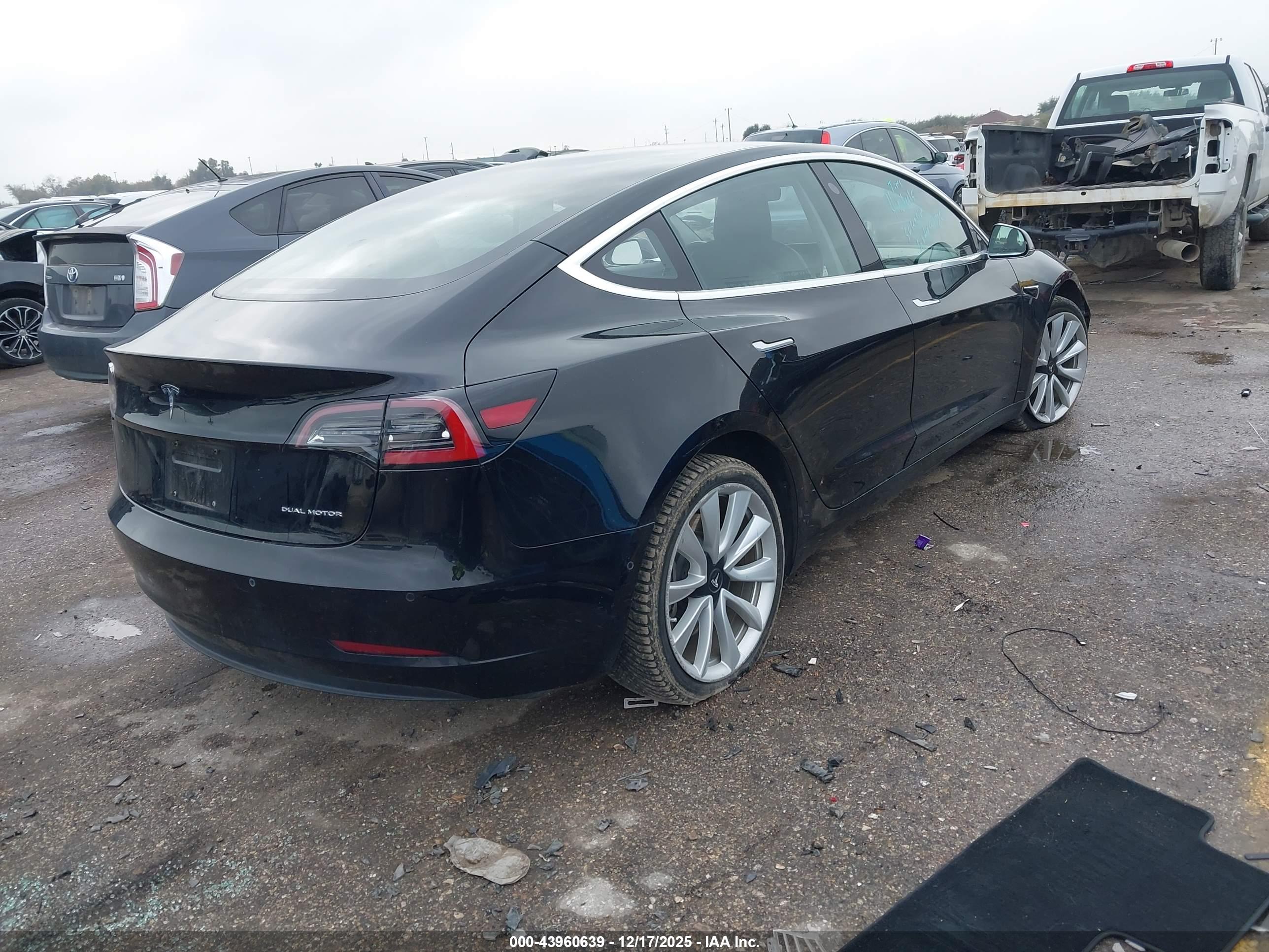 TESLA MODEL image 4