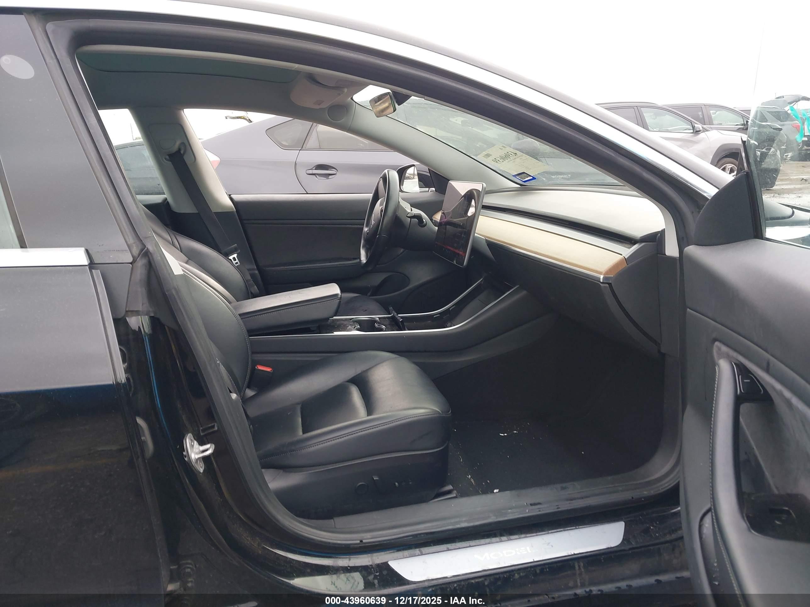 TESLA MODEL image 5