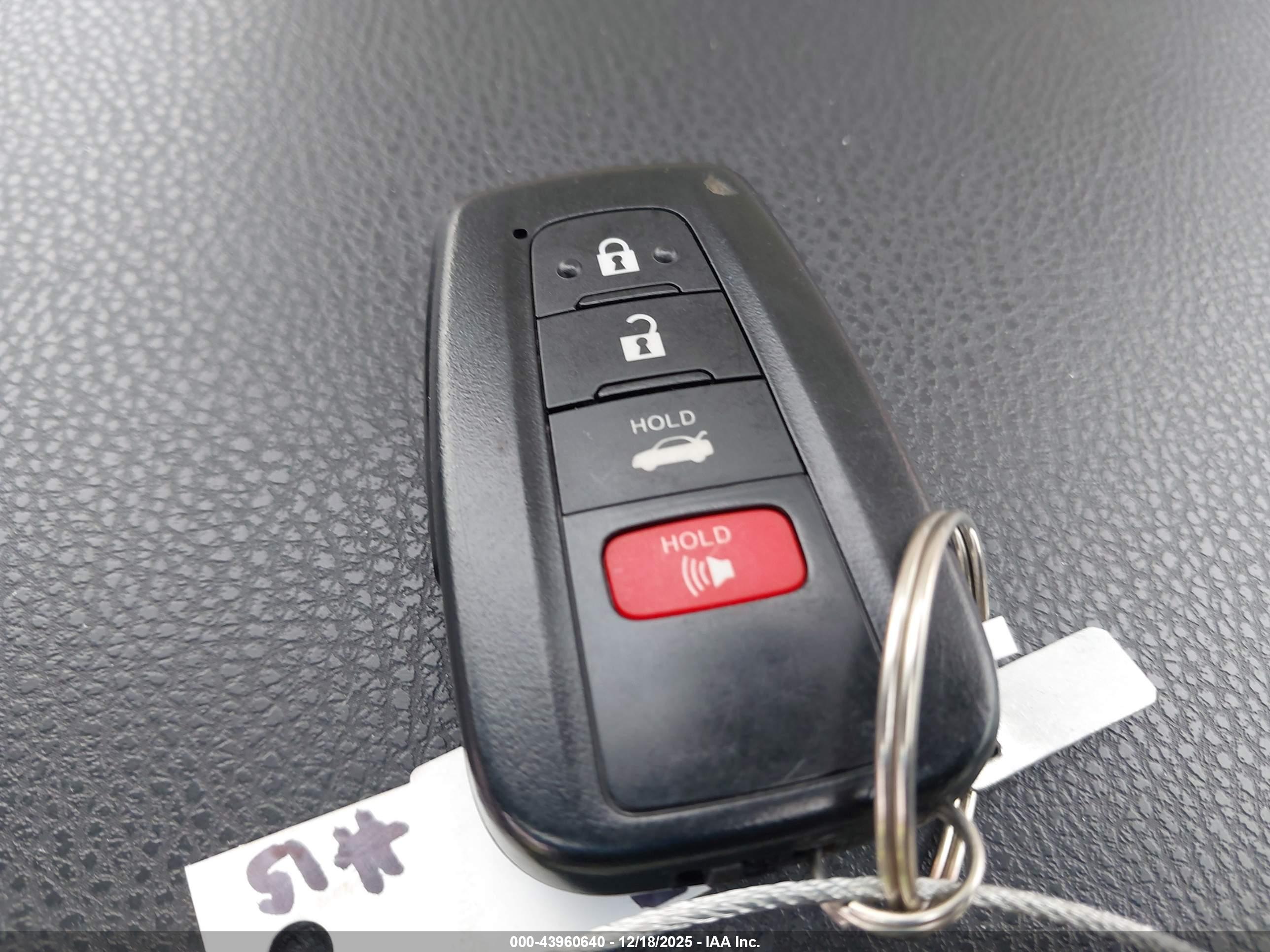 TOYOTA CAMRY image 11