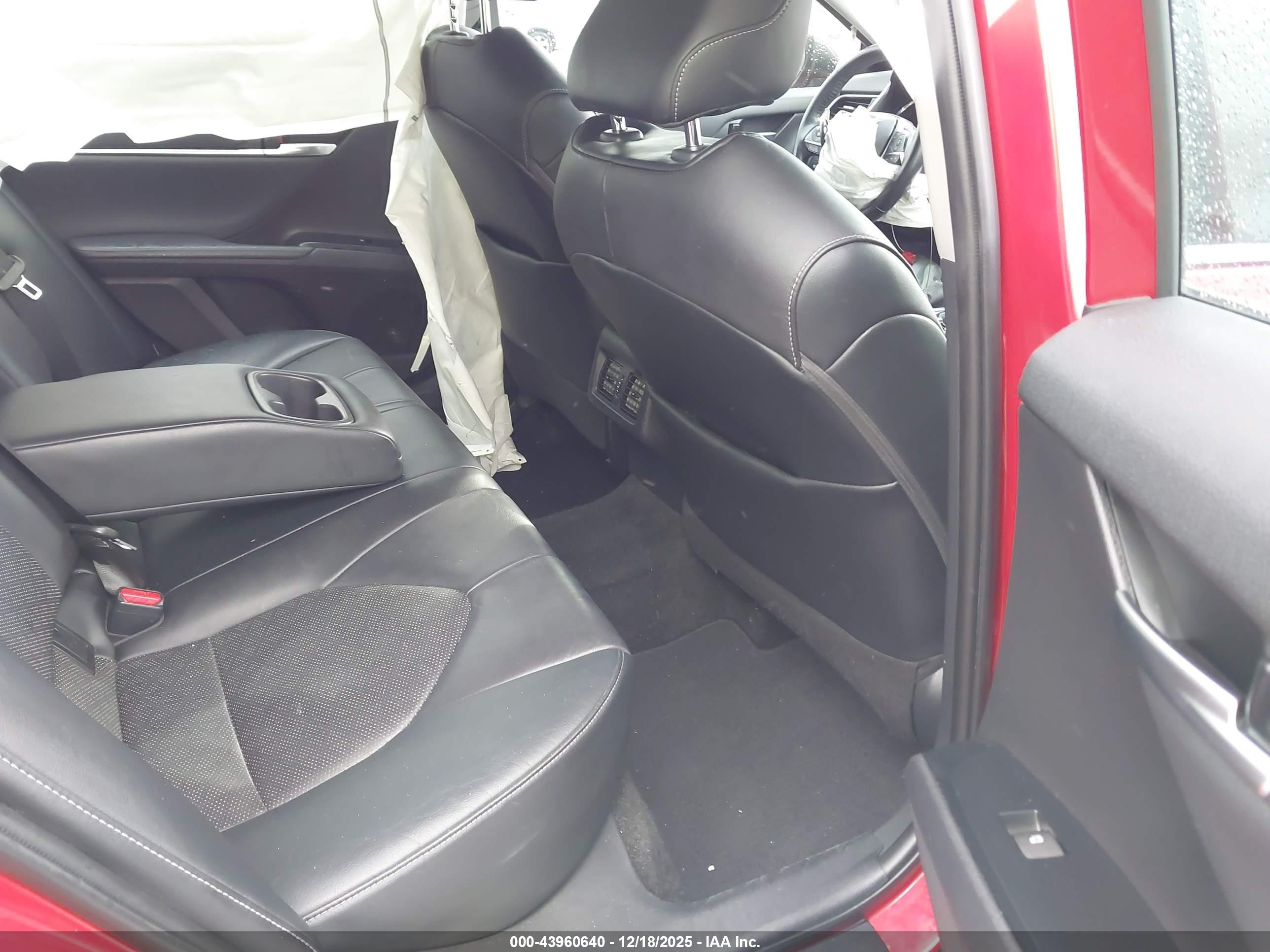 TOYOTA CAMRY image 8