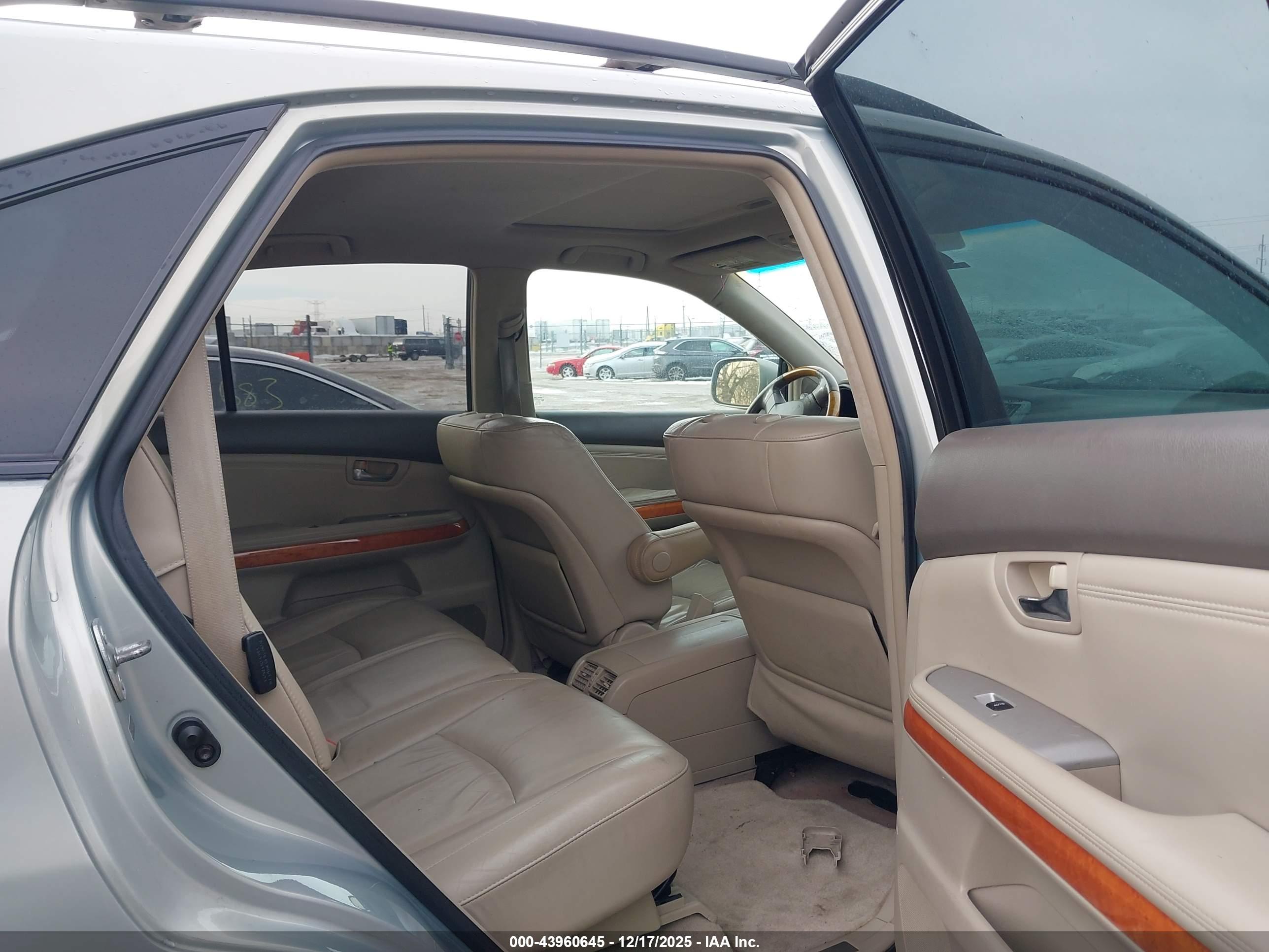 LEXUS RX image 8