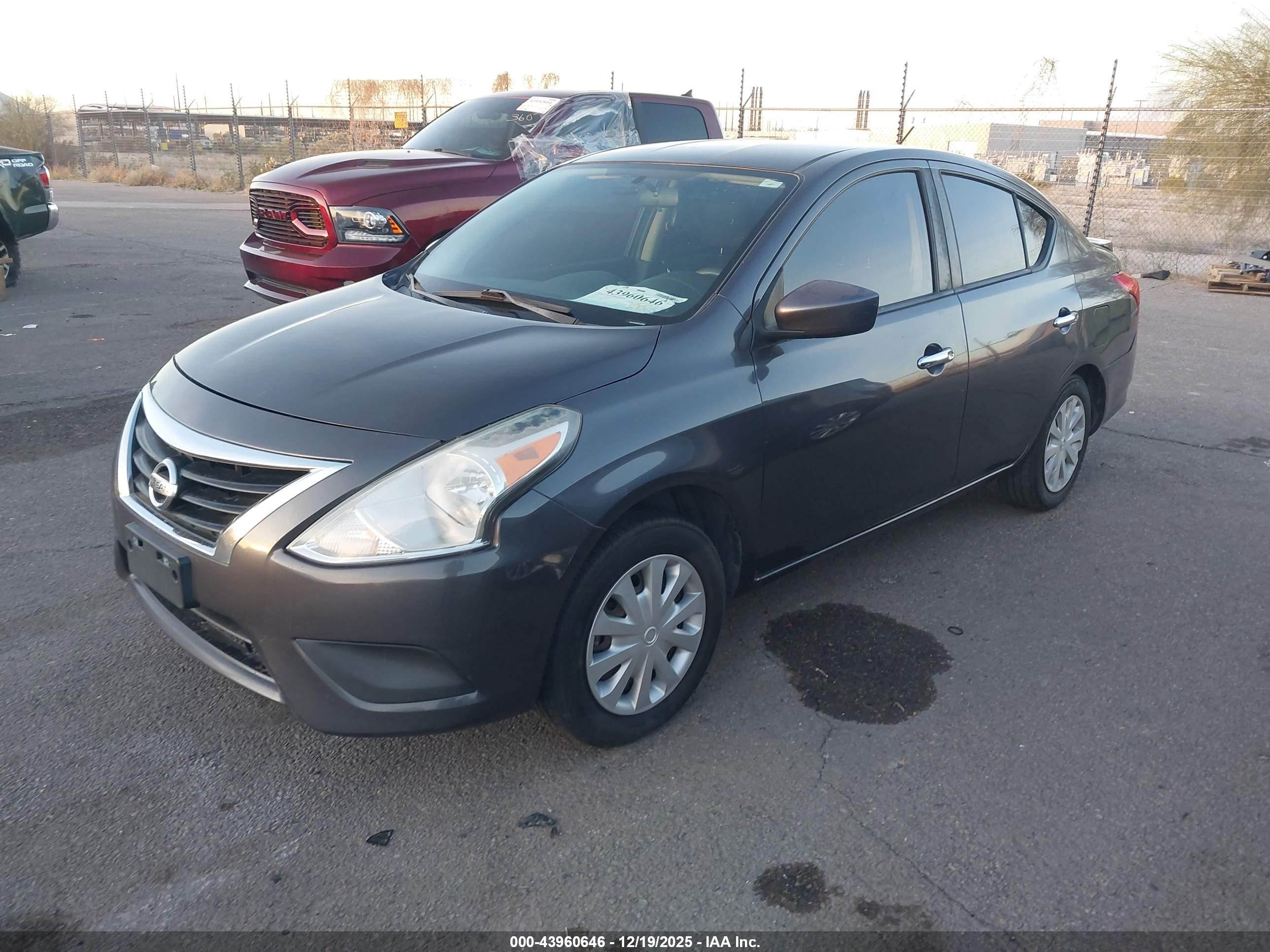 NISSAN VERSA image 2