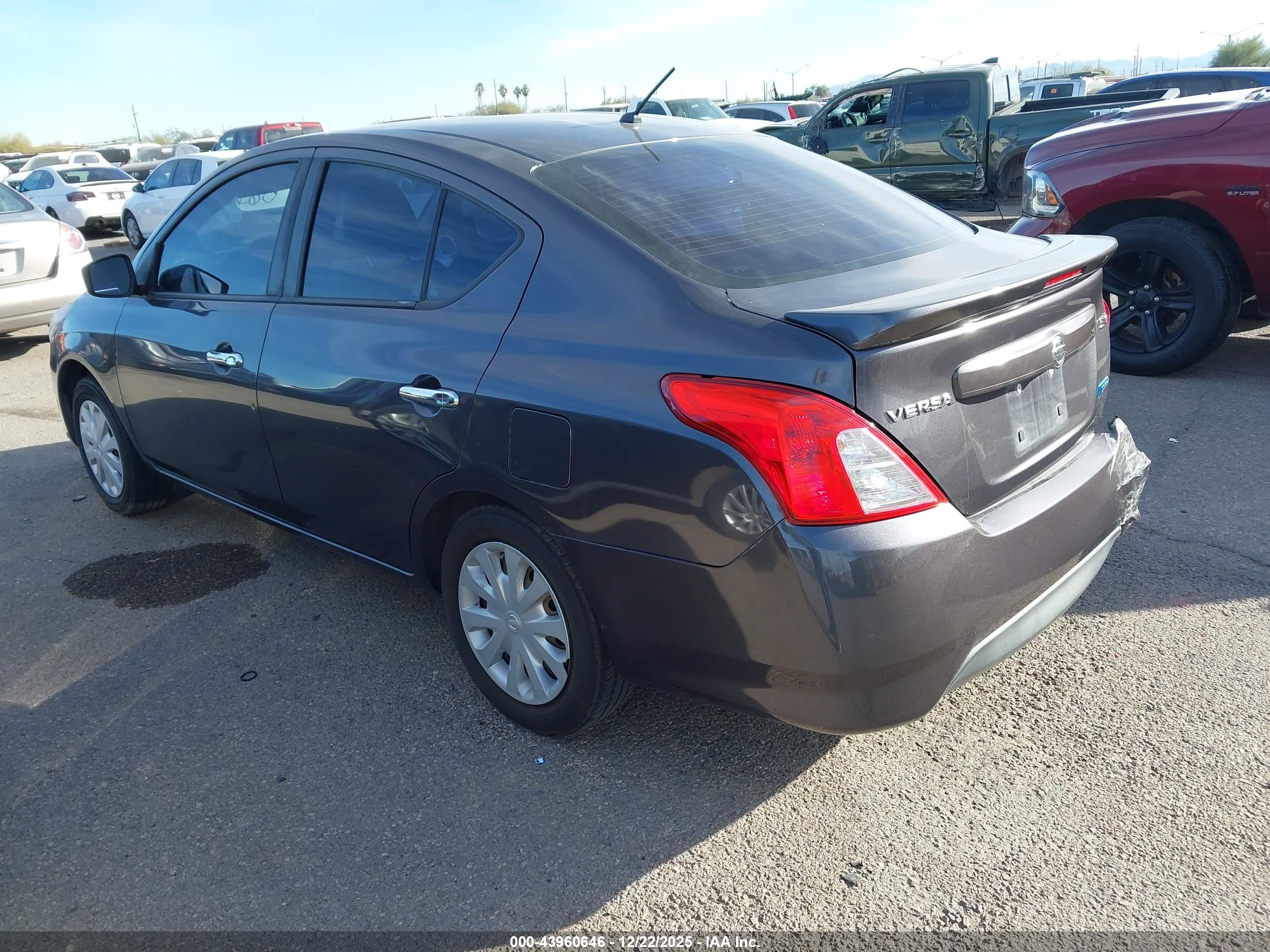 NISSAN VERSA image 3