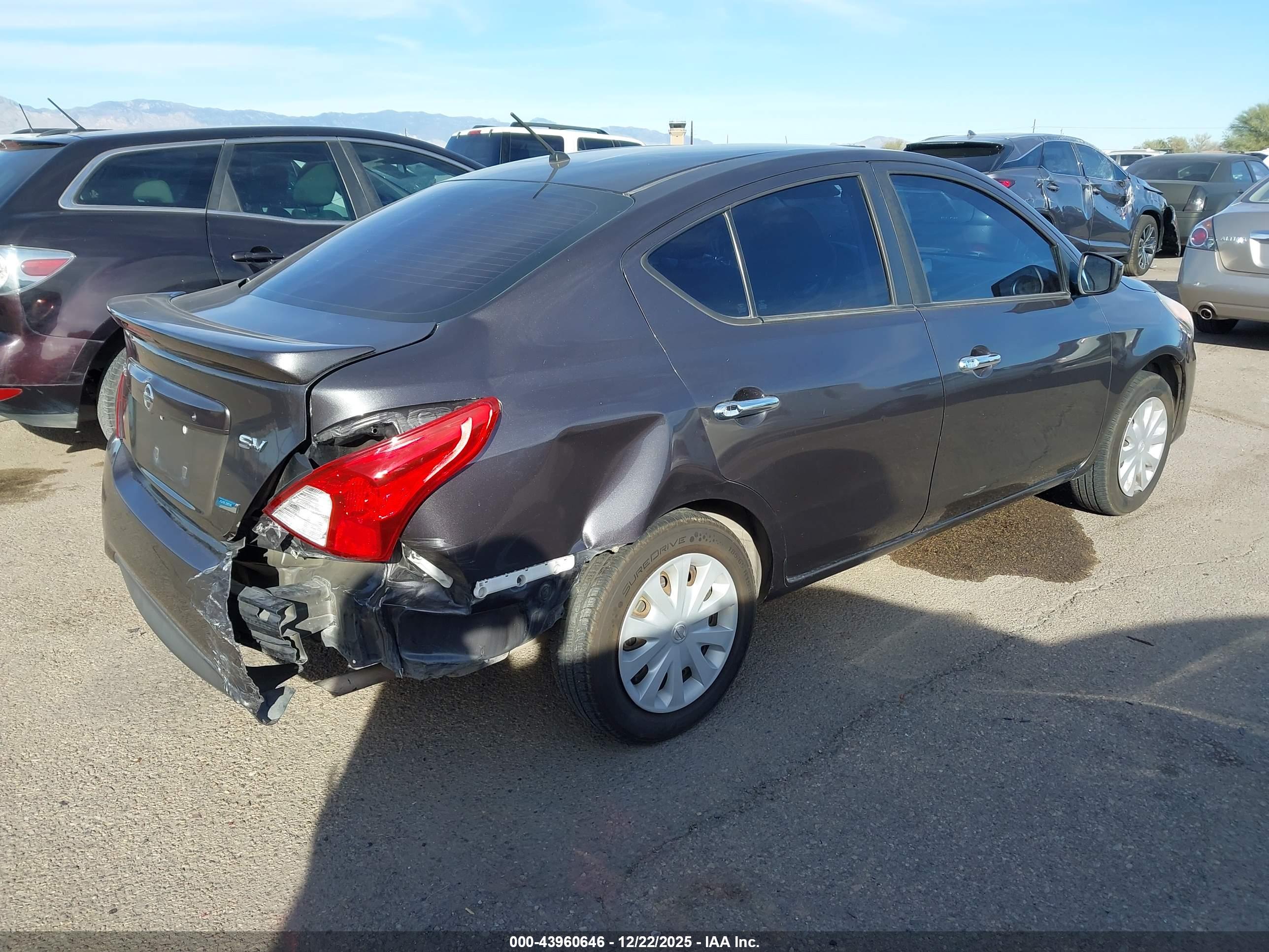 NISSAN VERSA image 4