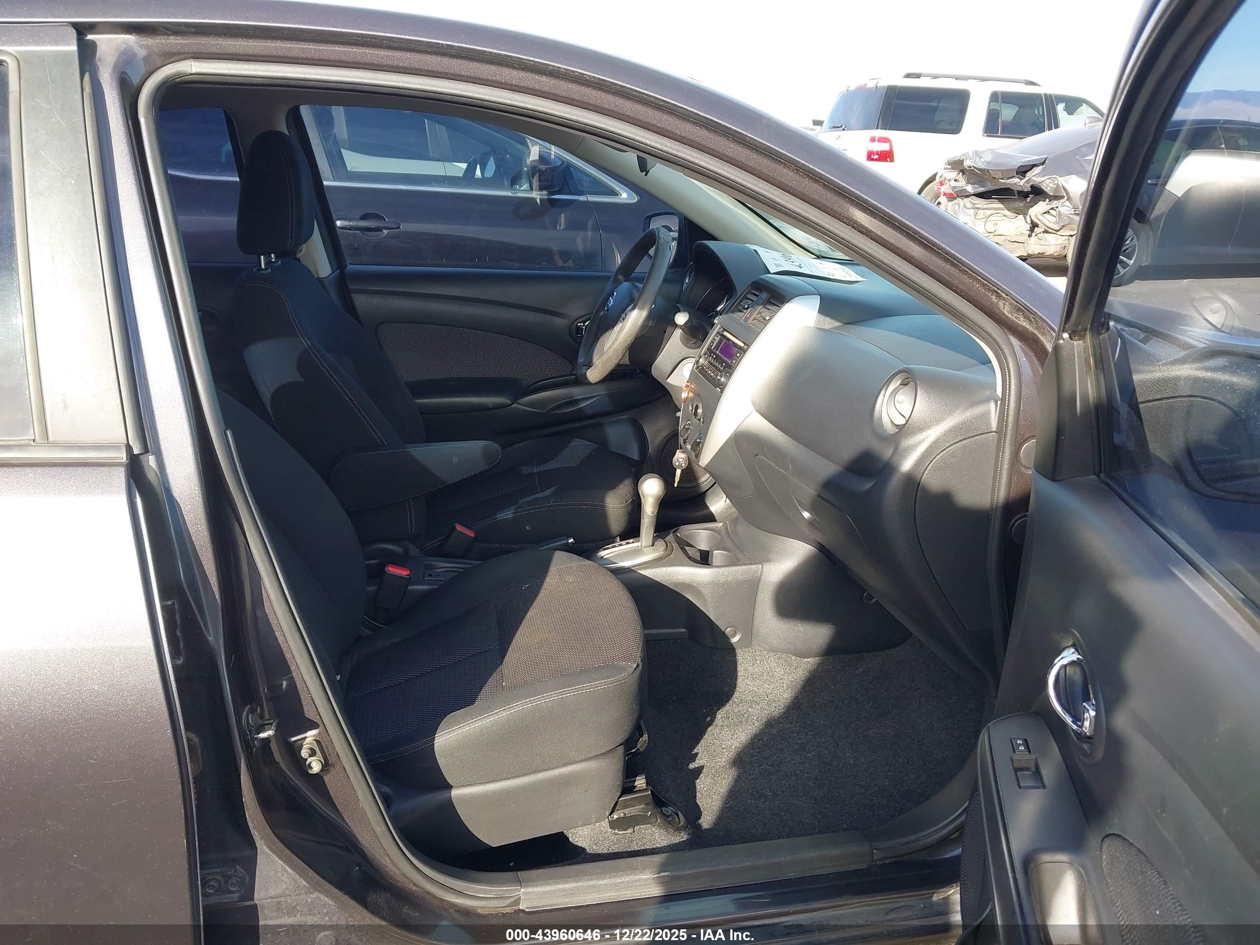 NISSAN VERSA image 5