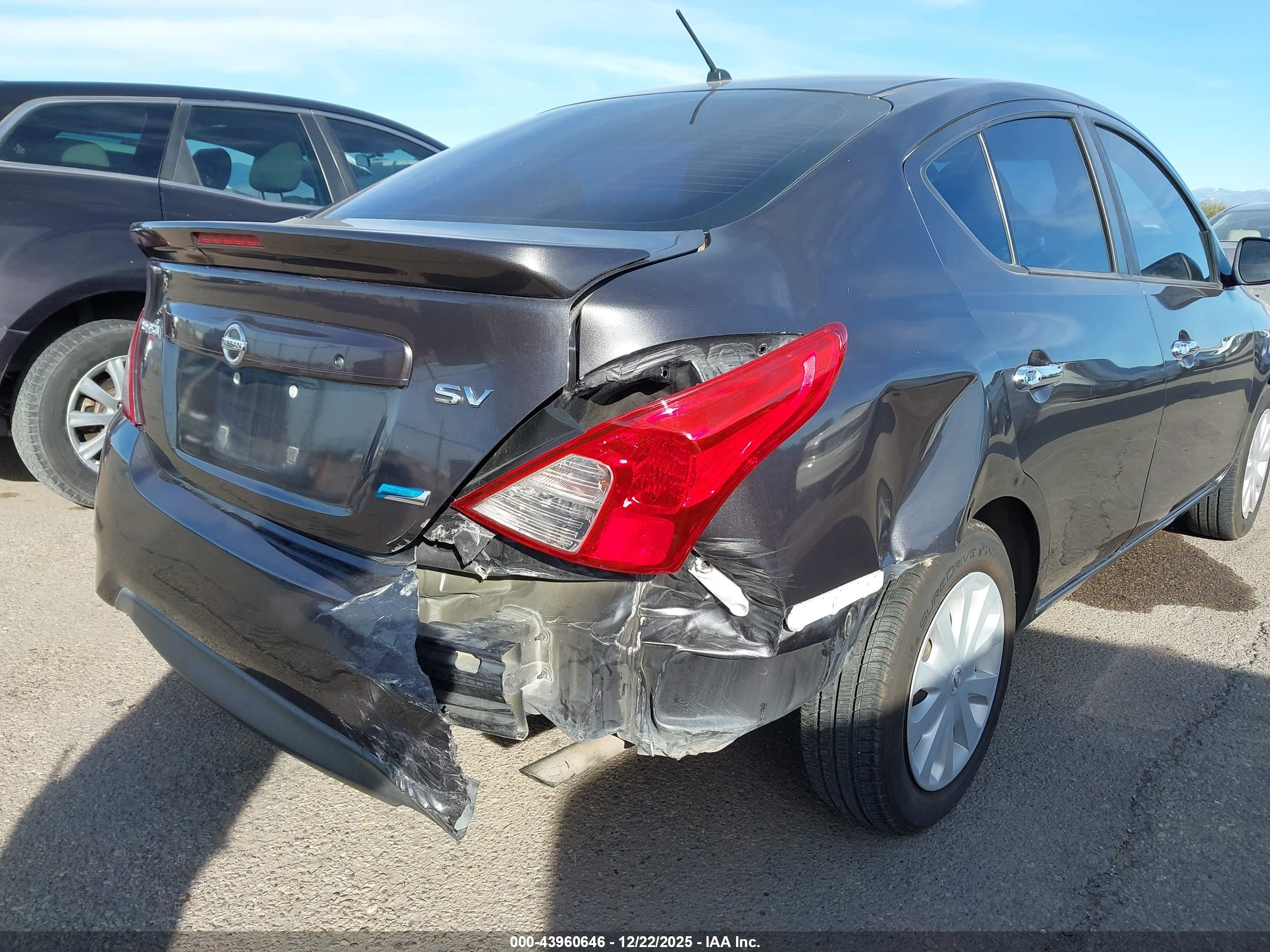 NISSAN VERSA image 6
