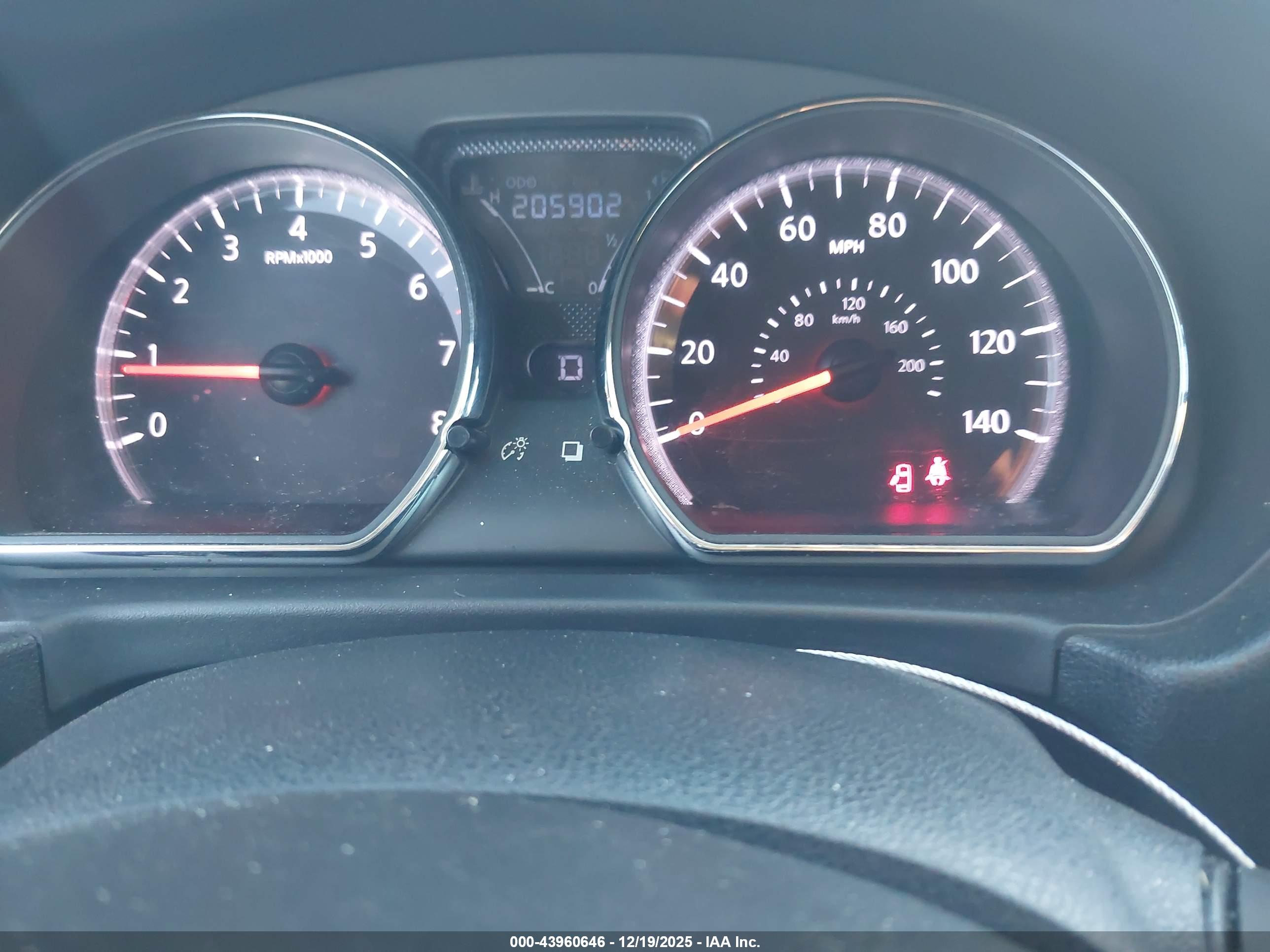 NISSAN VERSA image 7