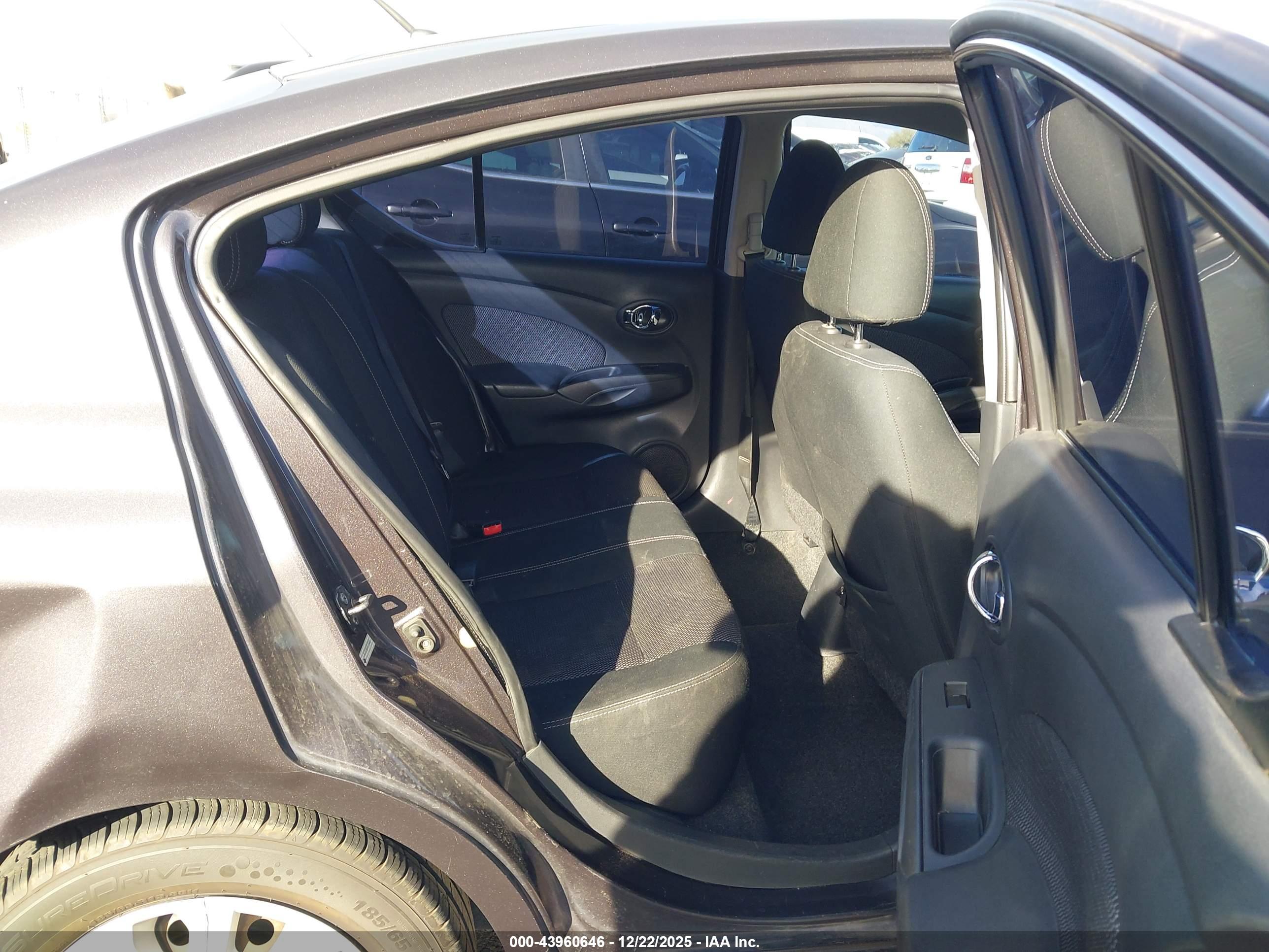NISSAN VERSA image 8