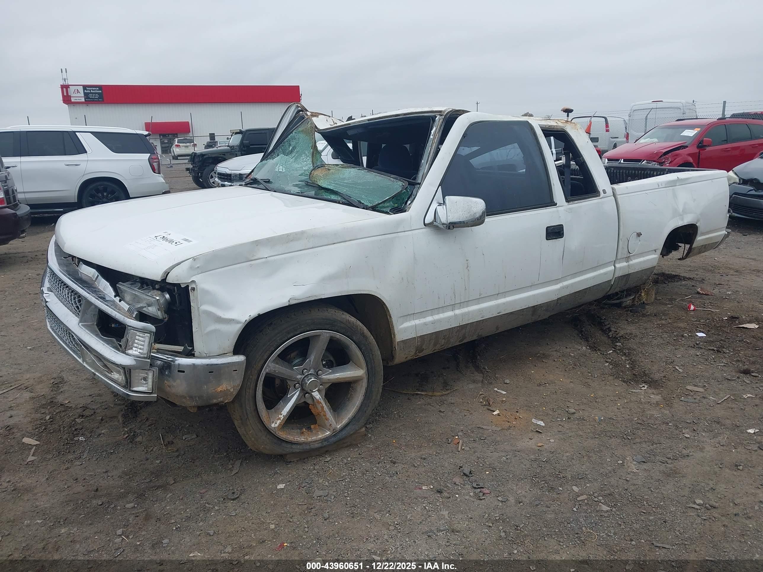 CHEVROLET C1500 image 2