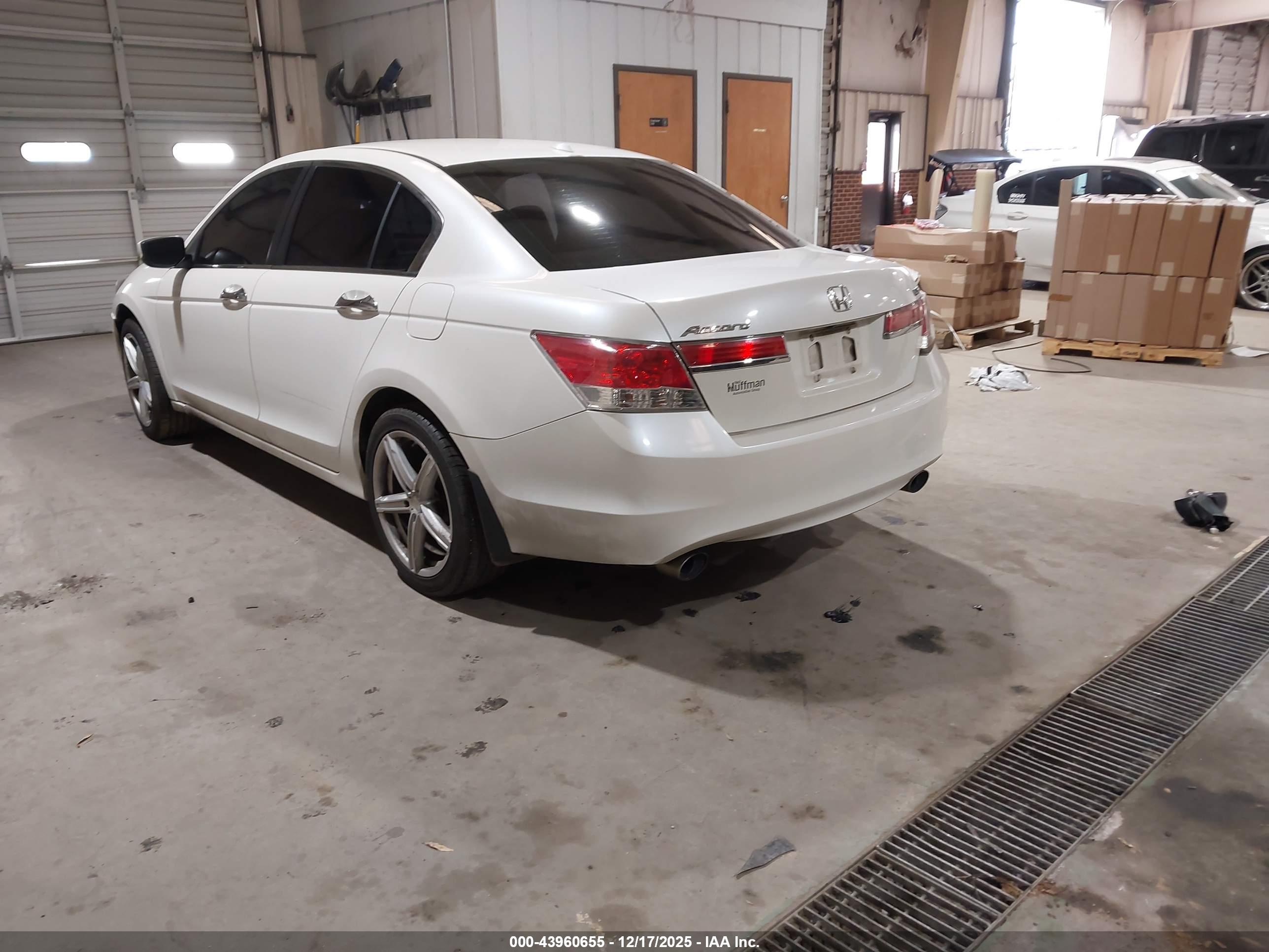 HONDA ACCORD image 3