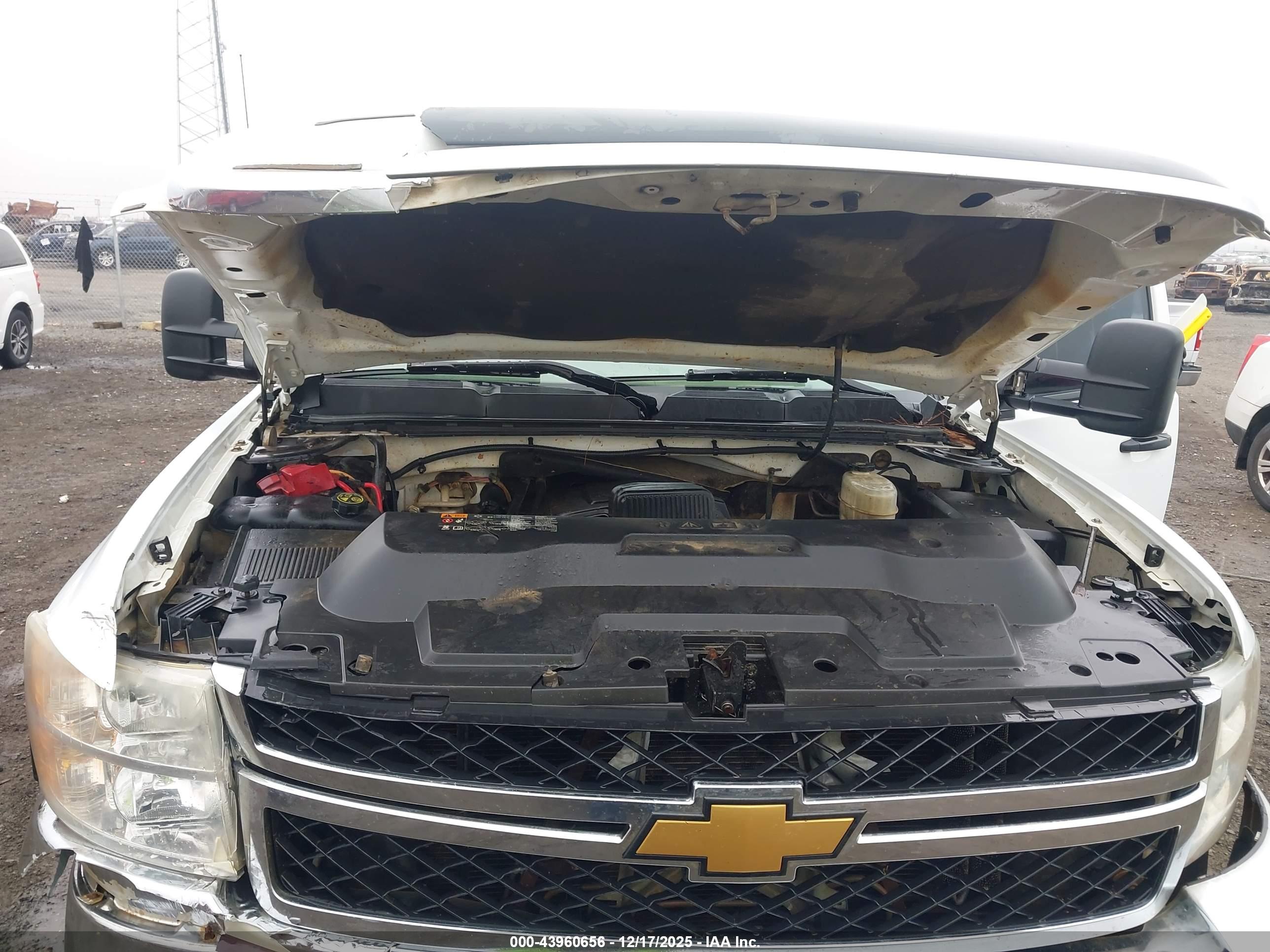 CHEVROLET SILVERADO image 10