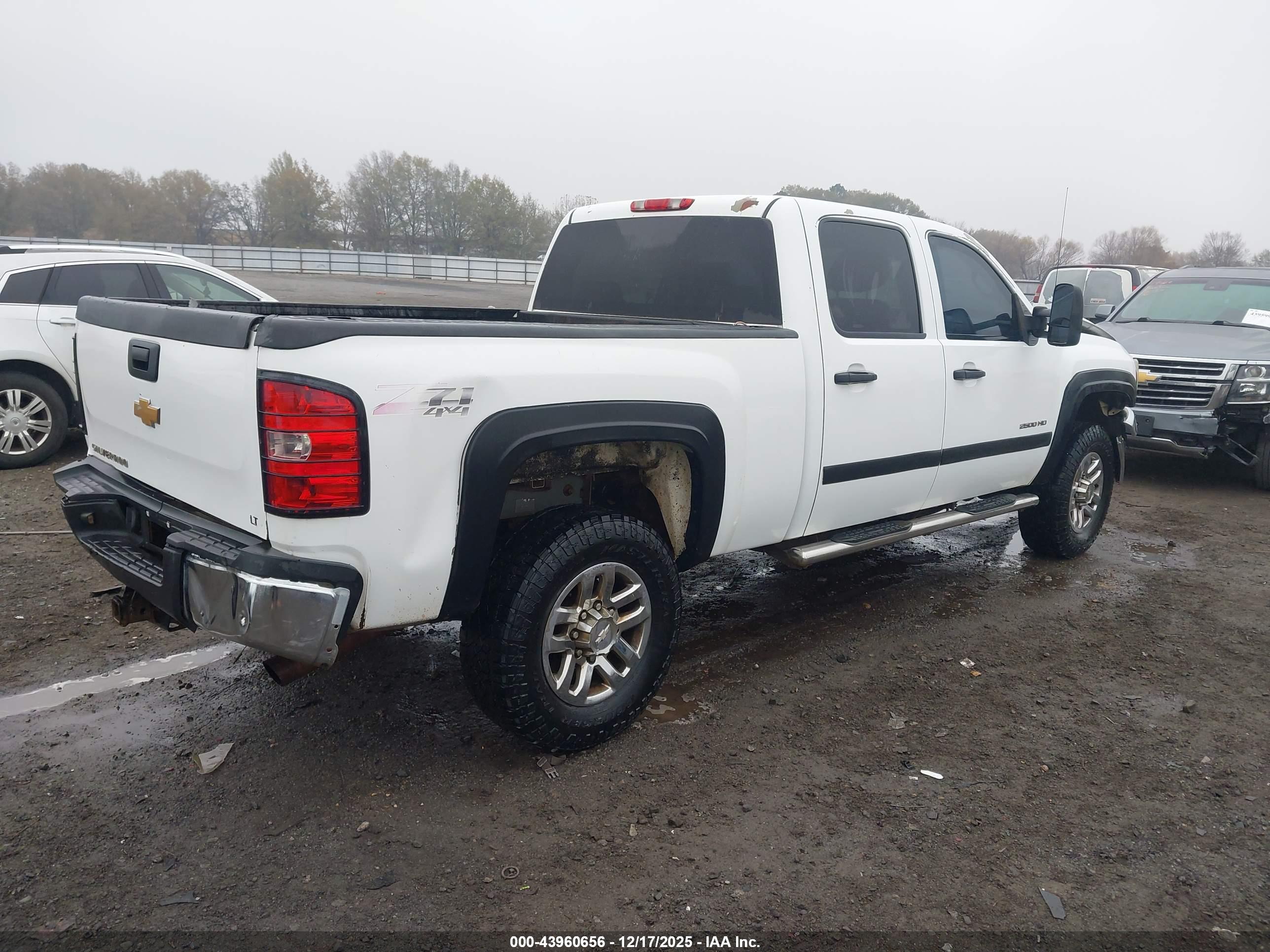 CHEVROLET SILVERADO image 4