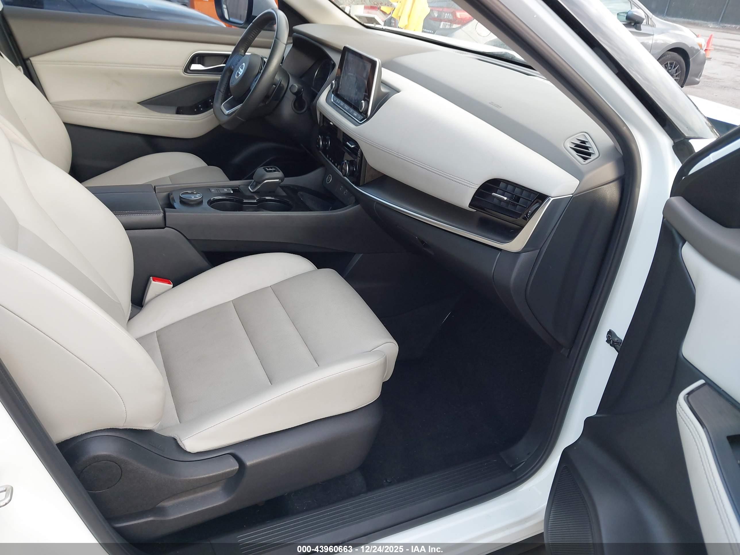 NISSAN ROGUE image 5