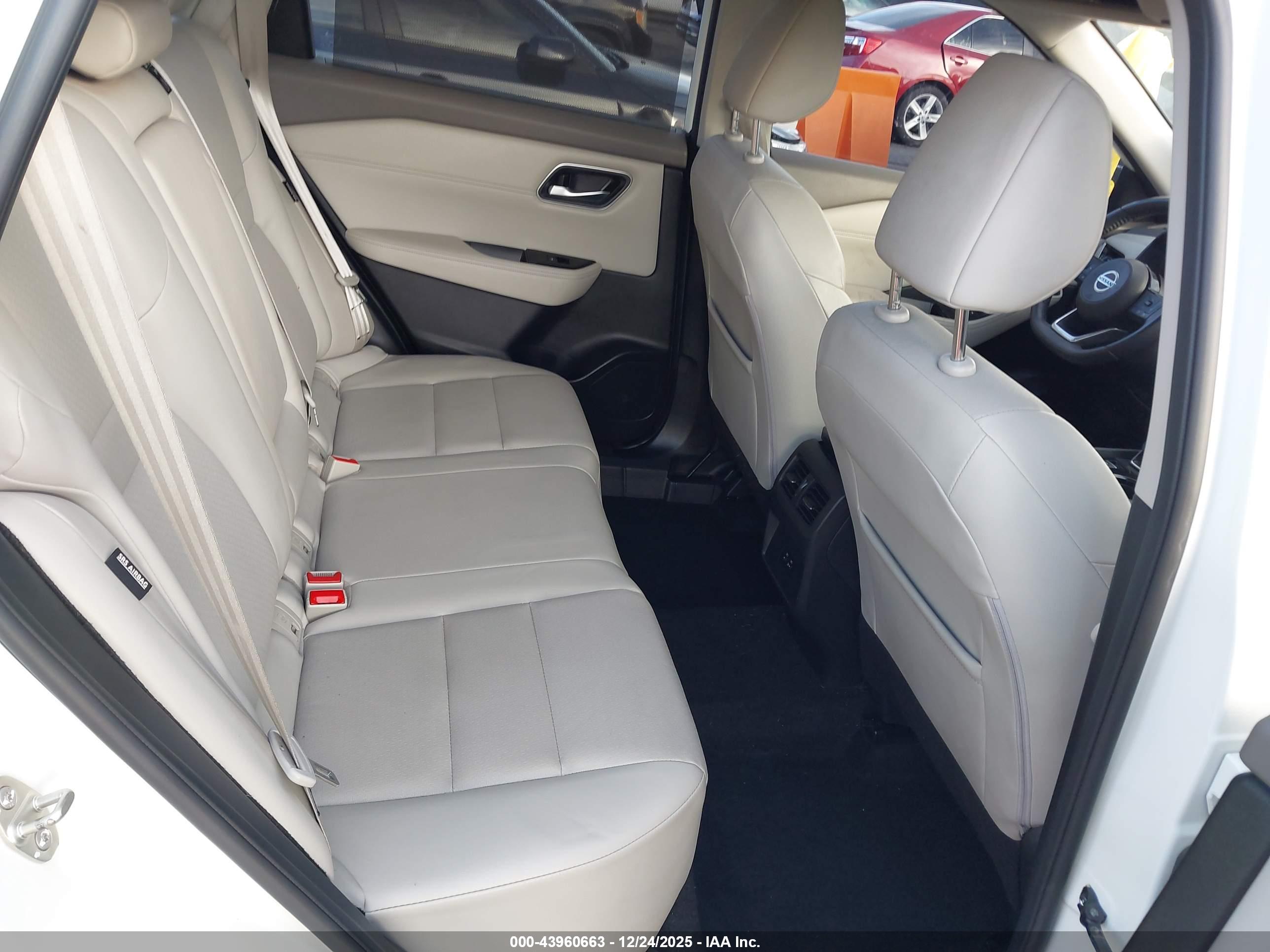 NISSAN ROGUE image 8