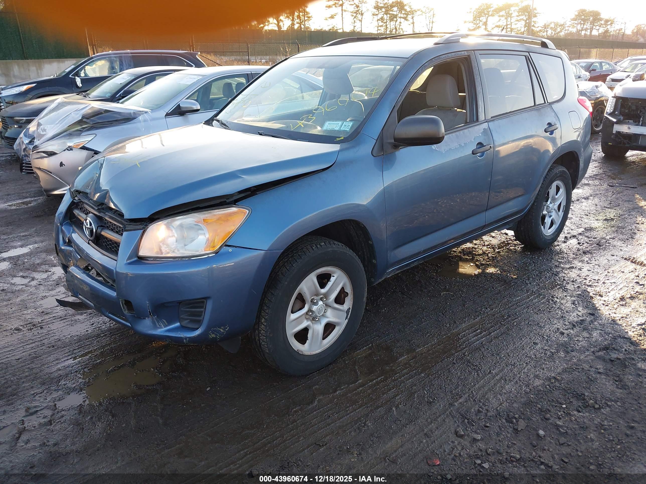 TOYOTA RAV4 image 2